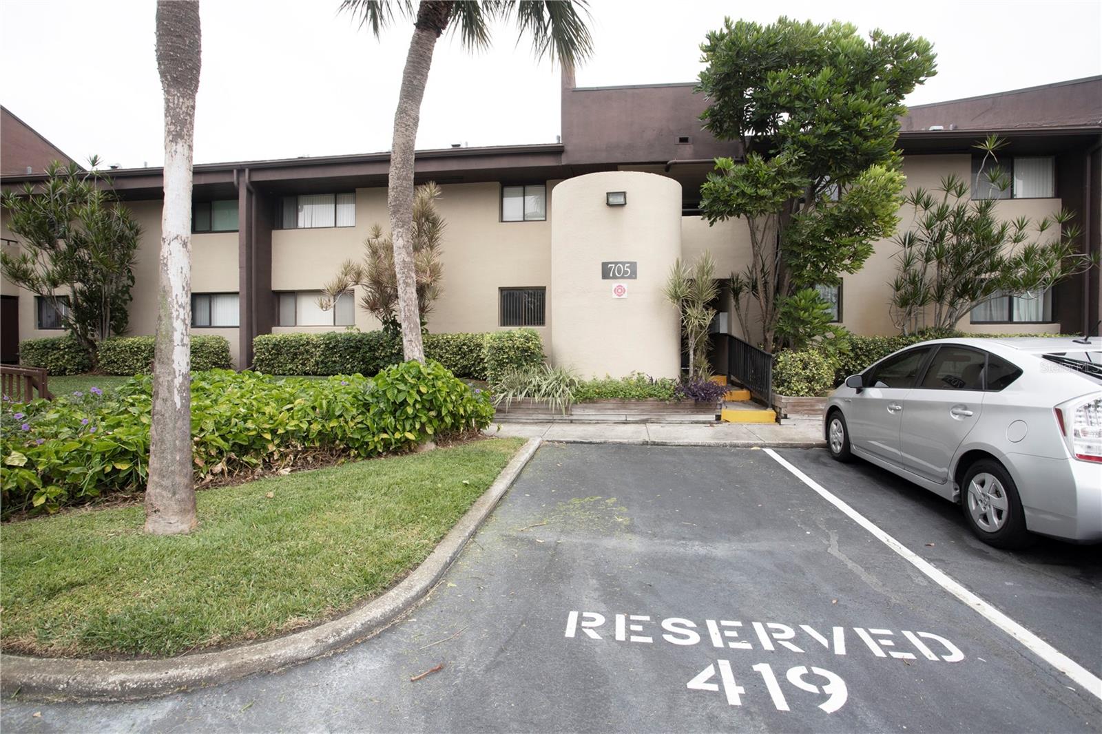 Open floor plan perfect for entertaining family and guests. Enjoy your days at the pool and come back to relax and cookout on your covered patio. Exterior closet allows for additional patio storage! One of the larger units in Village Lake Condos, this l,180sq ft unit ... has 3 large bedrooms, 2 bathrooms and includes washer/dryer in the unit. Plenty of storage space throughout and even has a walk in closet in master bedroom. You won't be far from the fun in down town St. Petersburg ... this truly is in a great location! Please call your Agent today to schedule your private showing!