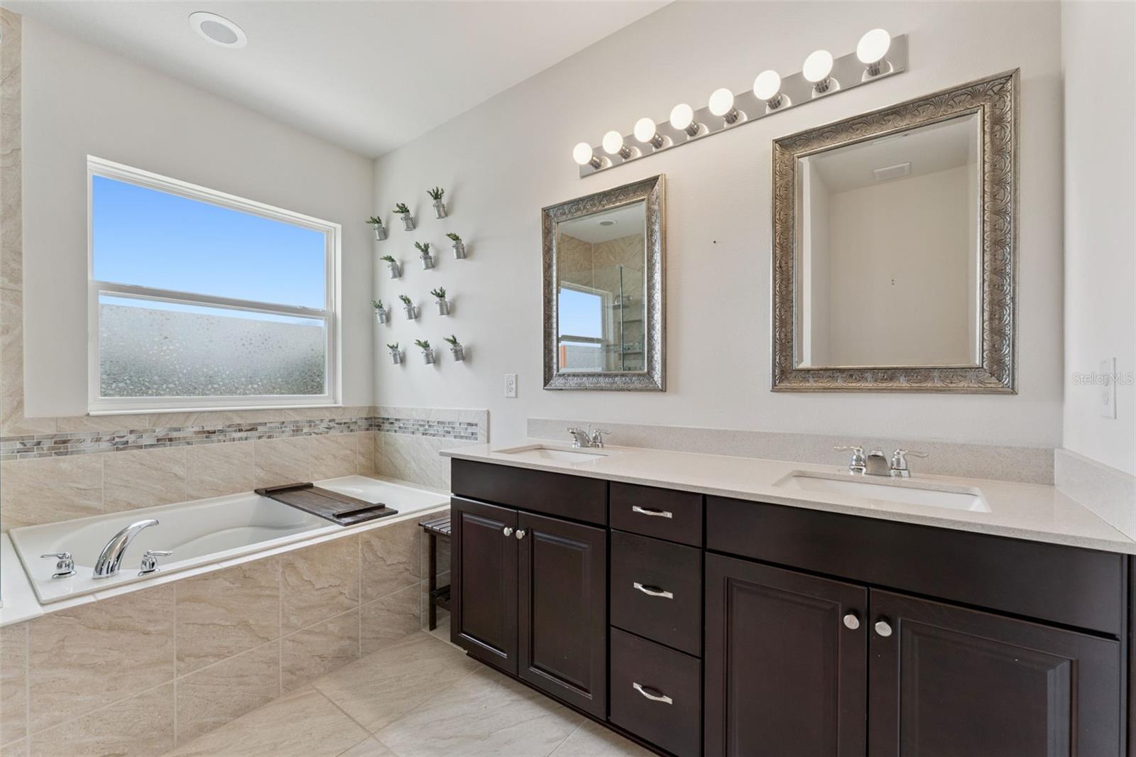 OAK RIDGE - Residential
