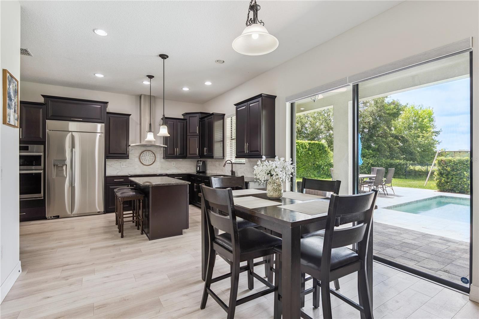 HEATHROW COUNTRY ESTATE HOMES - Residential