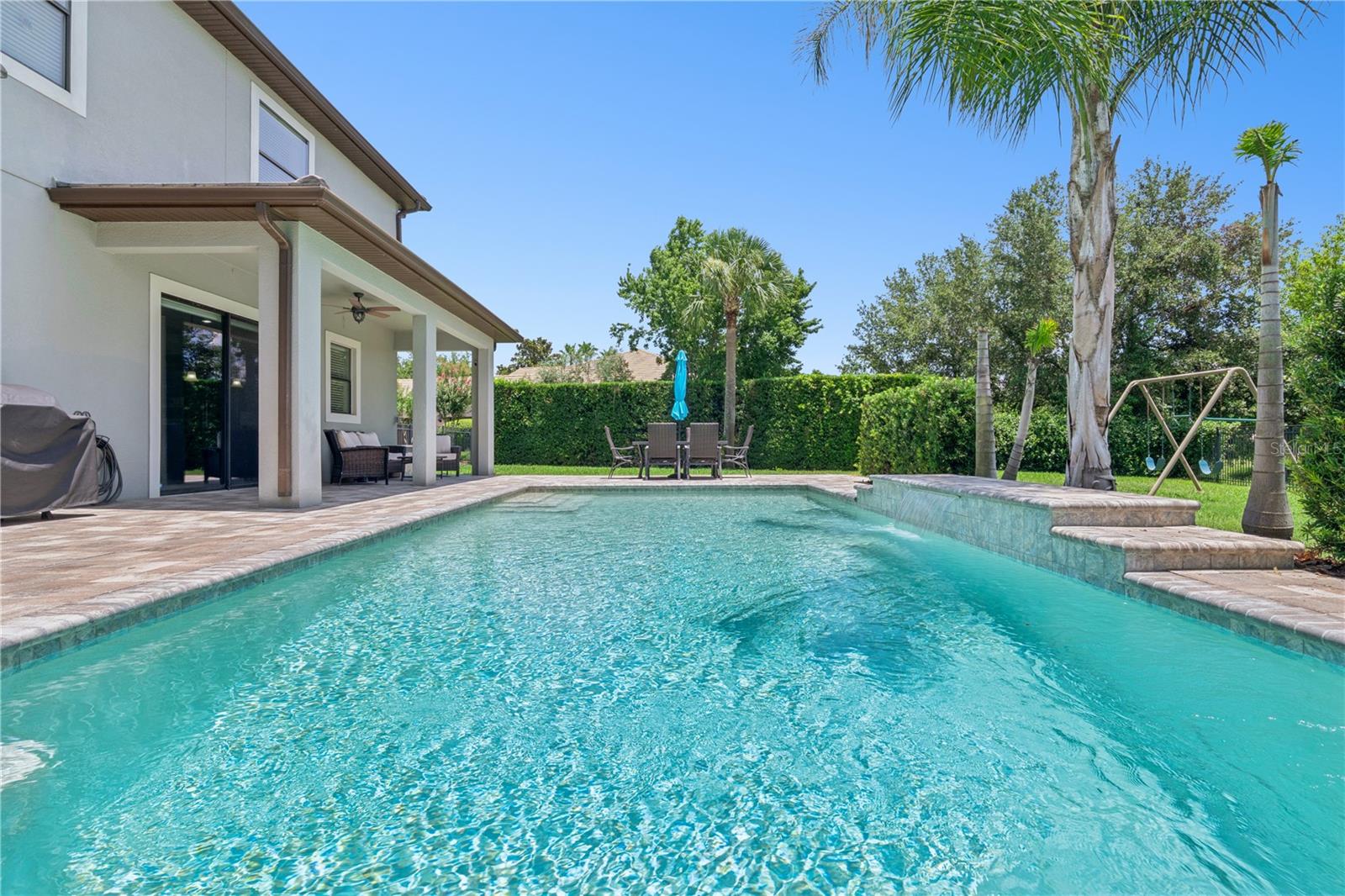 HEATHROW COUNTRY ESTATE HOMES - Residential