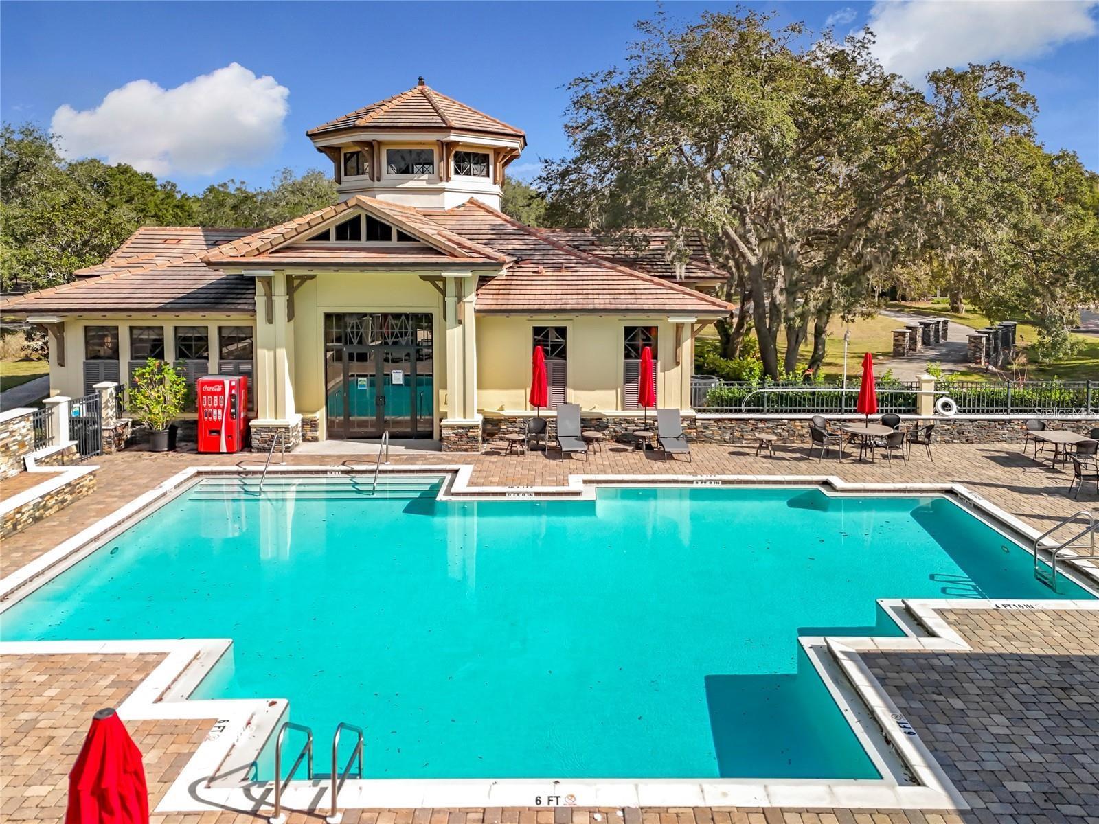 HEATHROW COUNTRY ESTATE HOMES - Residential