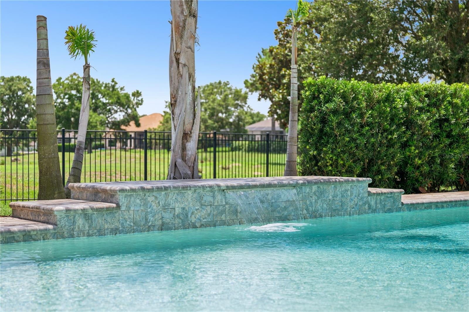 HEATHROW COUNTRY ESTATE HOMES - Residential