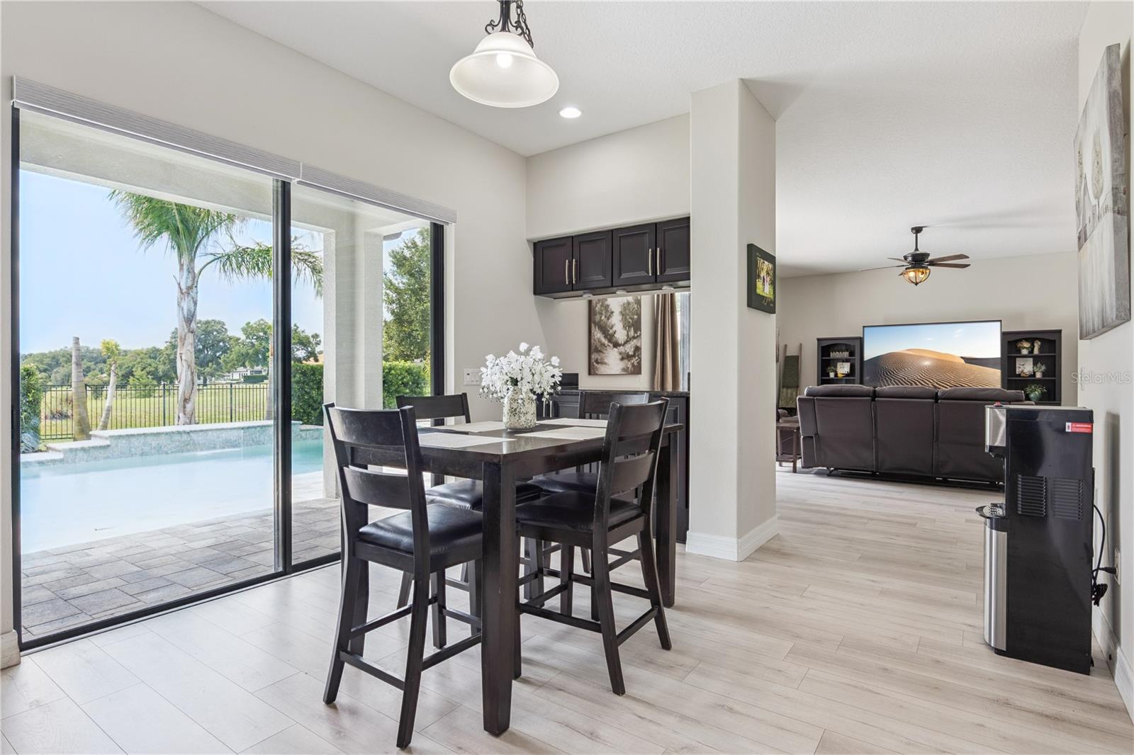 HEATHROW COUNTRY ESTATE HOMES - Residential