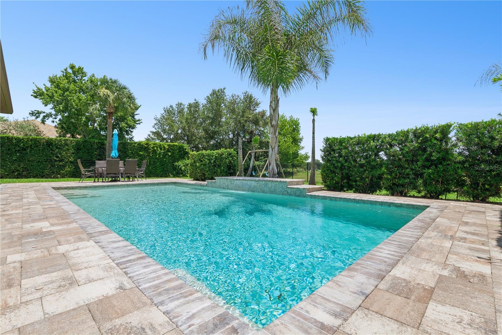 HEATHROW COUNTRY ESTATE HOMES - Residential