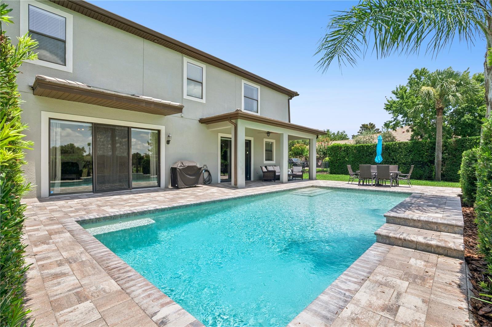 HEATHROW COUNTRY ESTATE HOMES - Residential