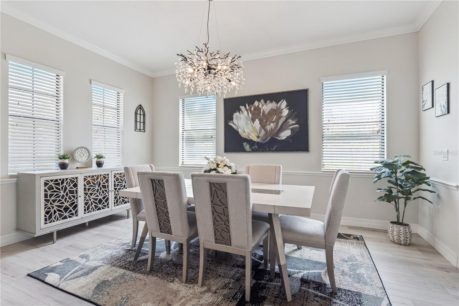 HEATHROW COUNTRY ESTATE HOMES - Residential