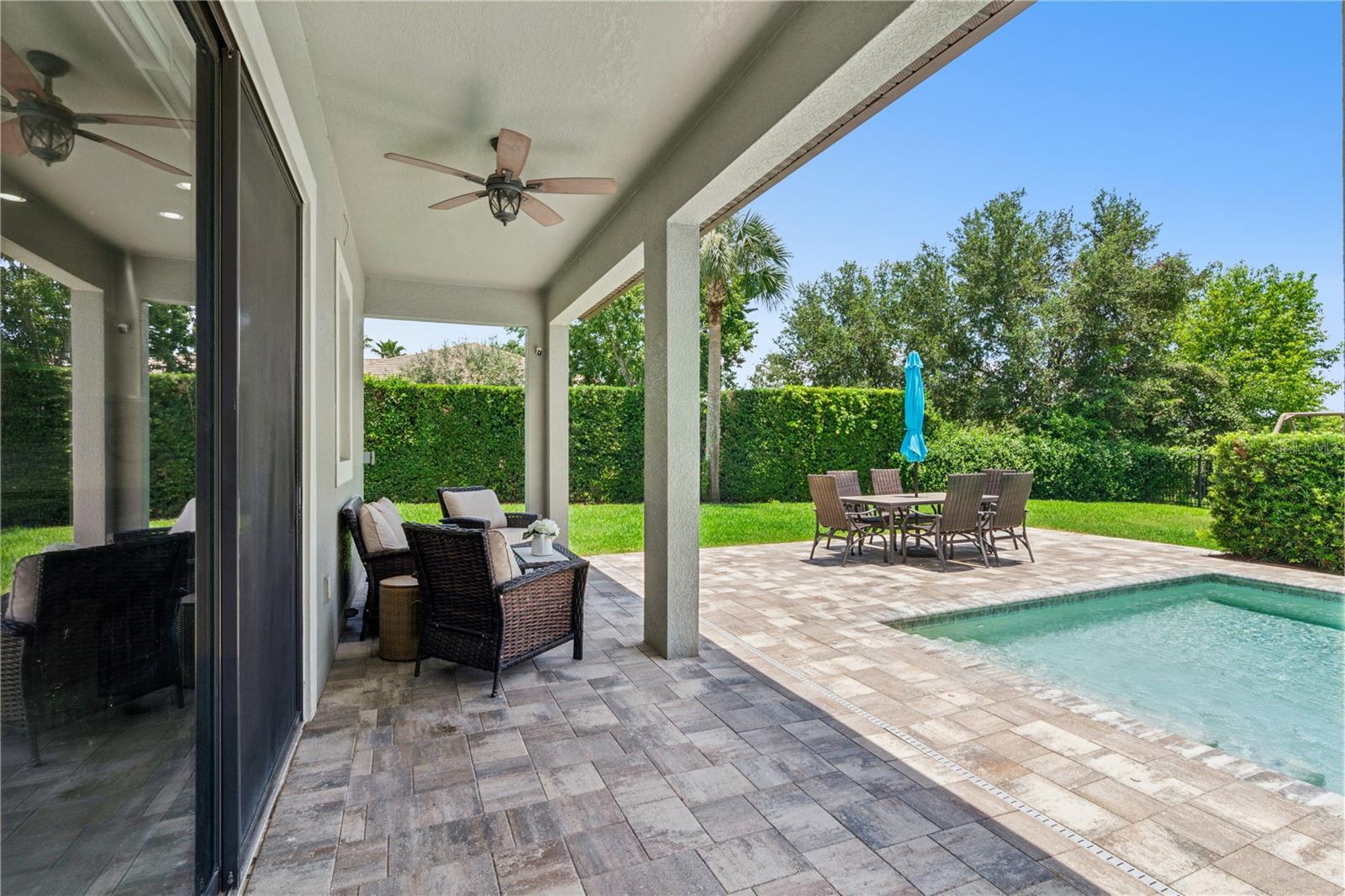 HEATHROW COUNTRY ESTATE HOMES - Residential