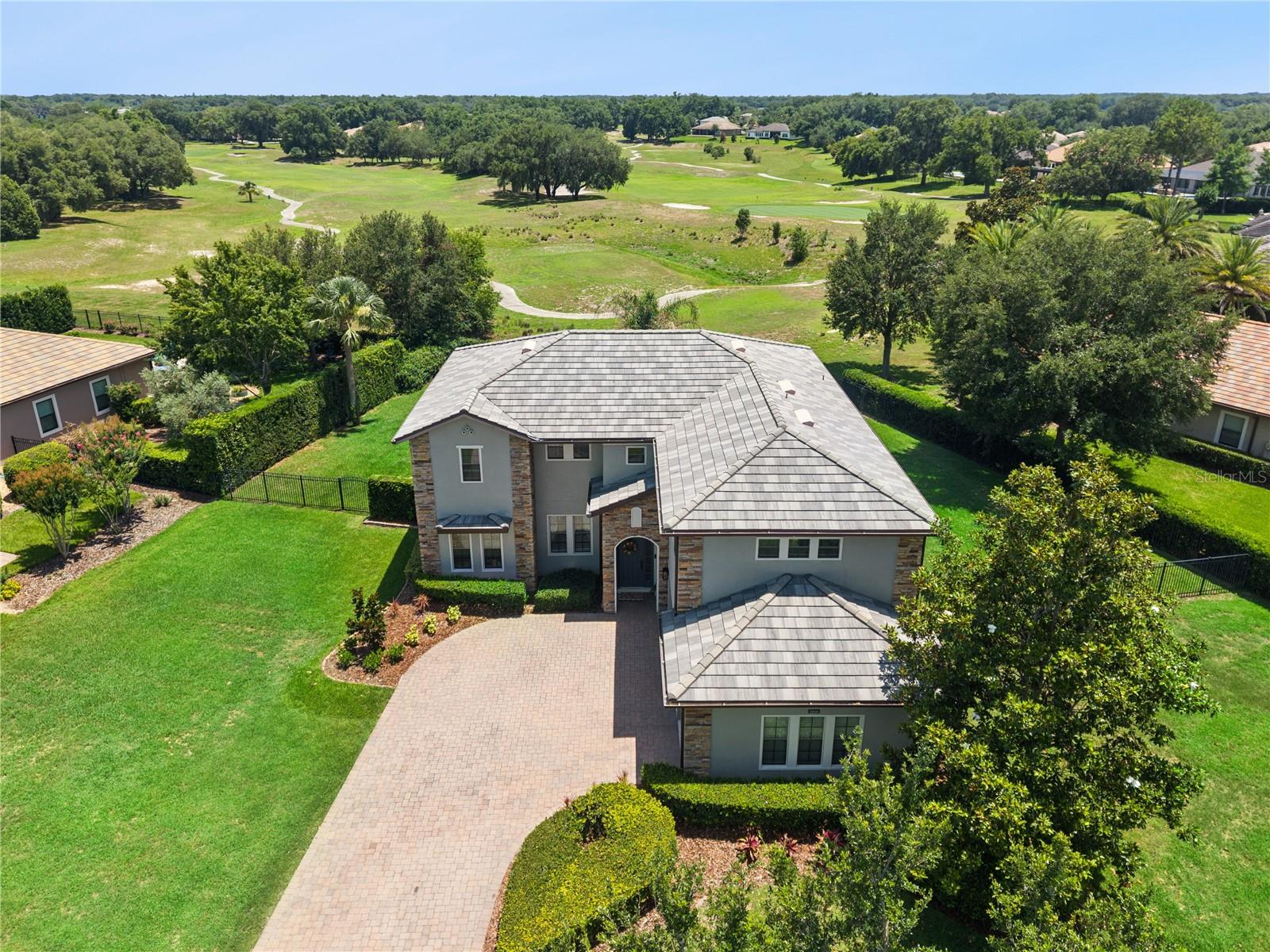 HEATHROW COUNTRY ESTATE HOMES - Residential