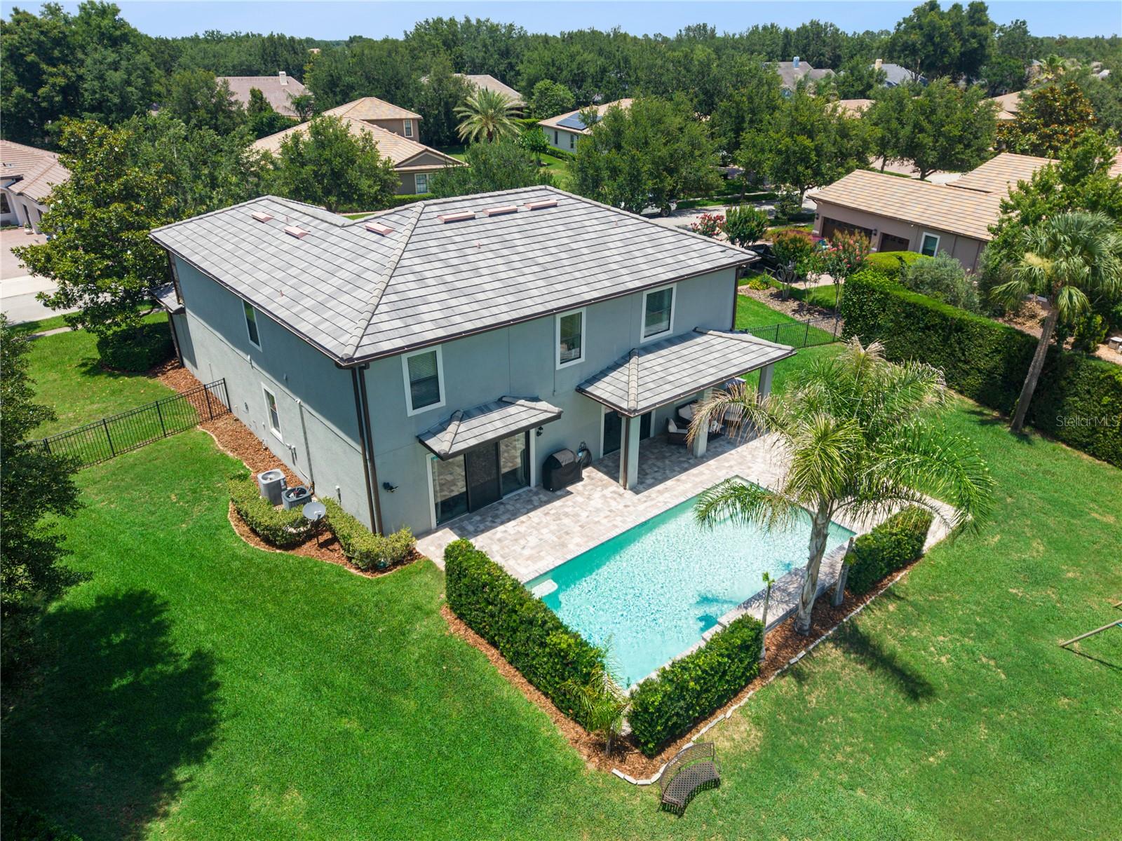 HEATHROW COUNTRY ESTATE HOMES - Residential