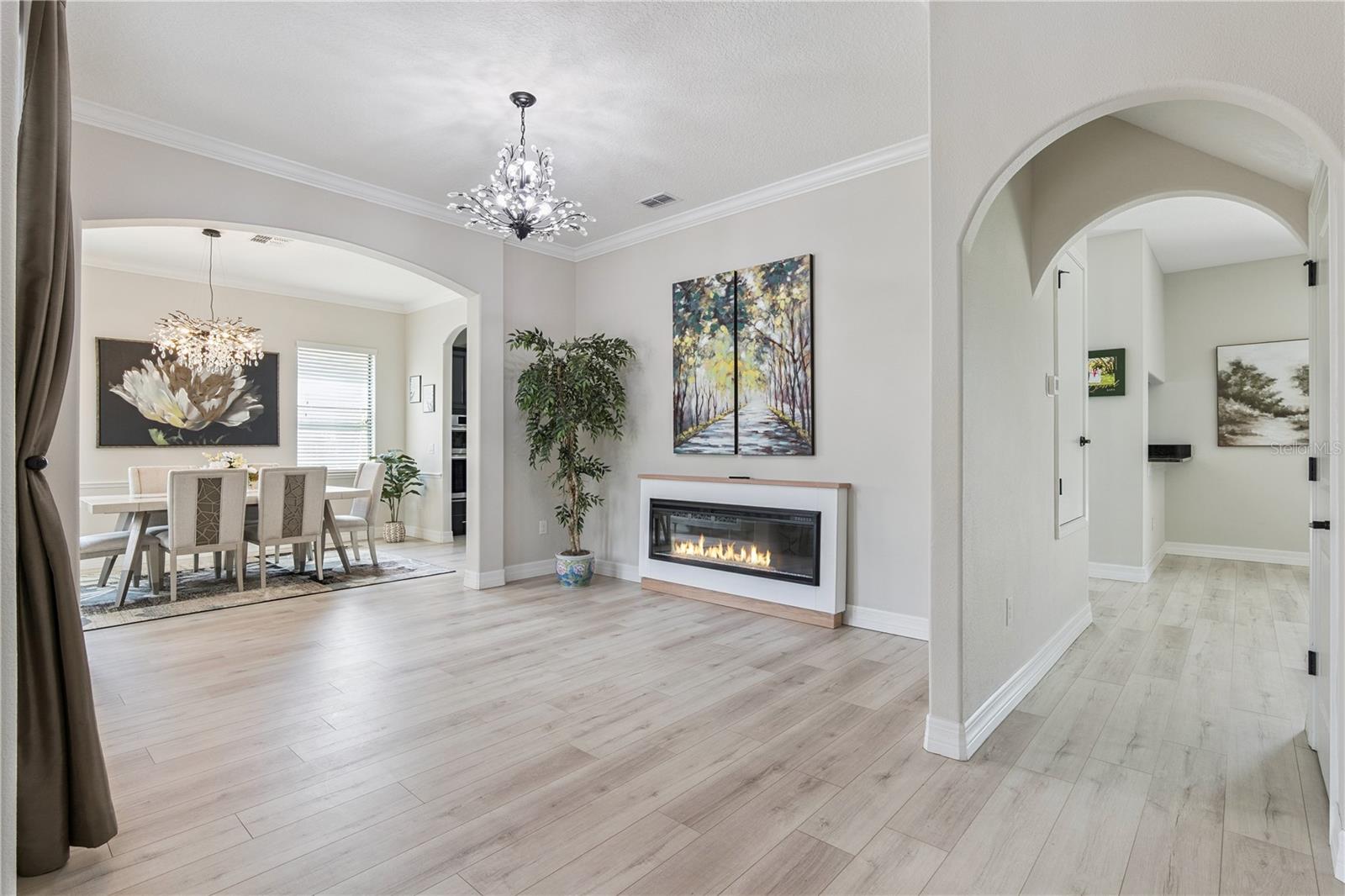 HEATHROW COUNTRY ESTATE HOMES - Residential