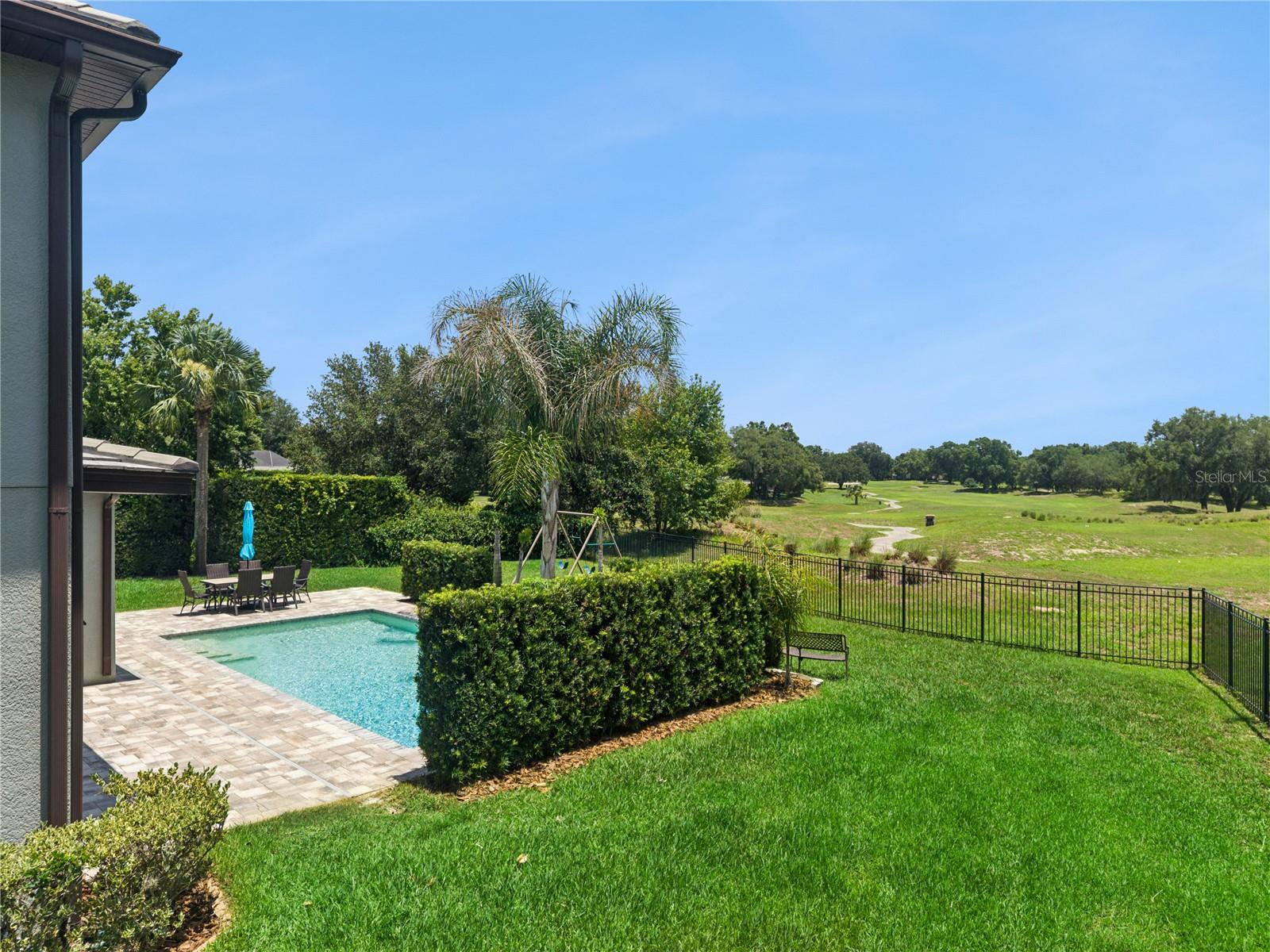 HEATHROW COUNTRY ESTATE HOMES - Residential
