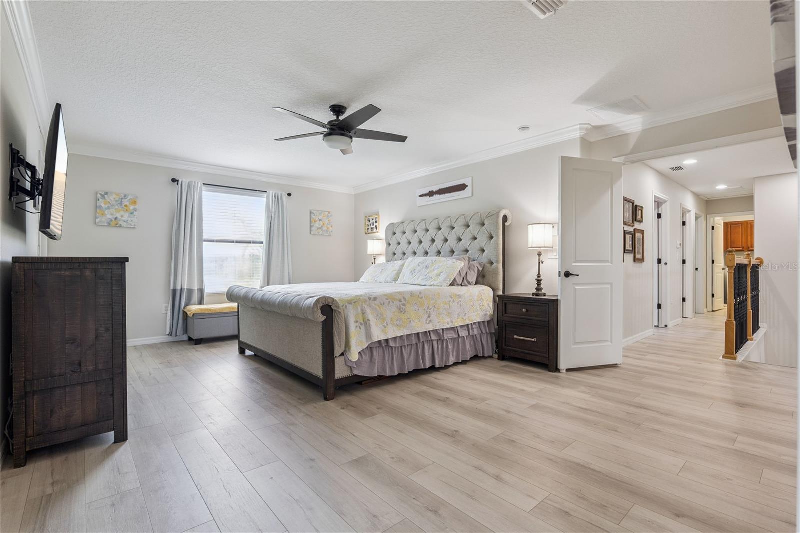 HEATHROW COUNTRY ESTATE HOMES - Residential
