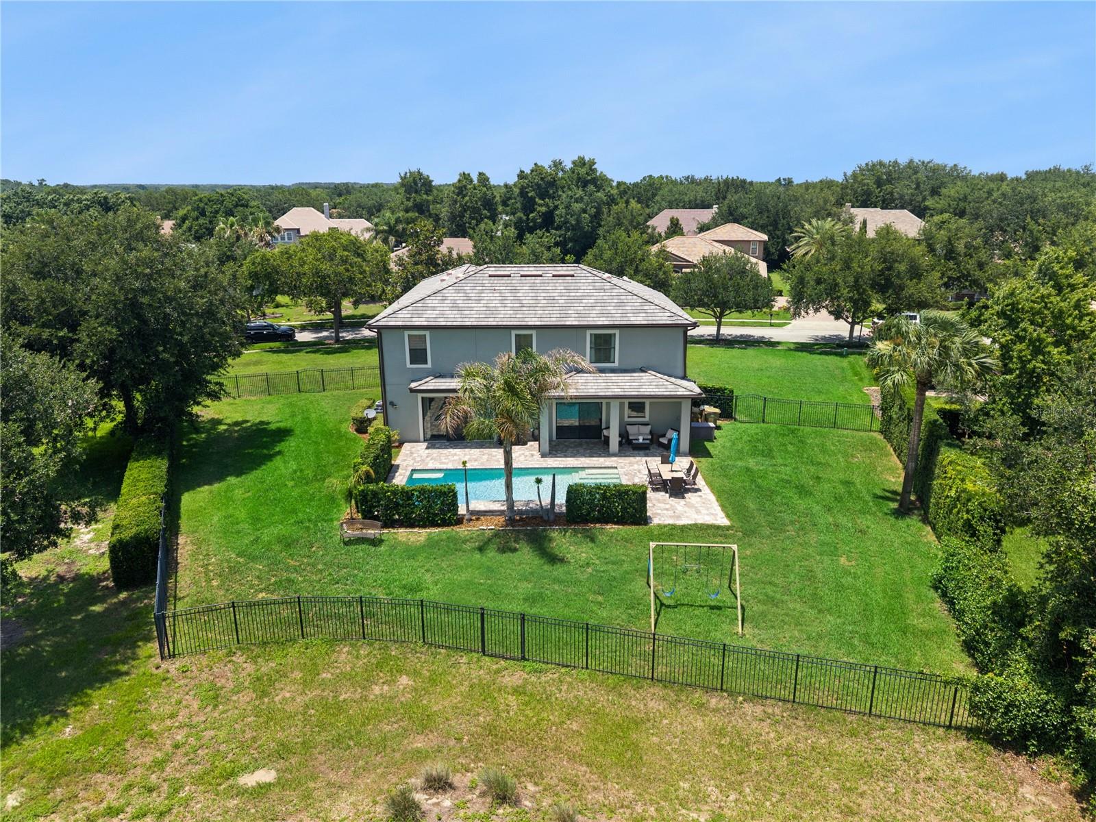 HEATHROW COUNTRY ESTATE HOMES - Residential