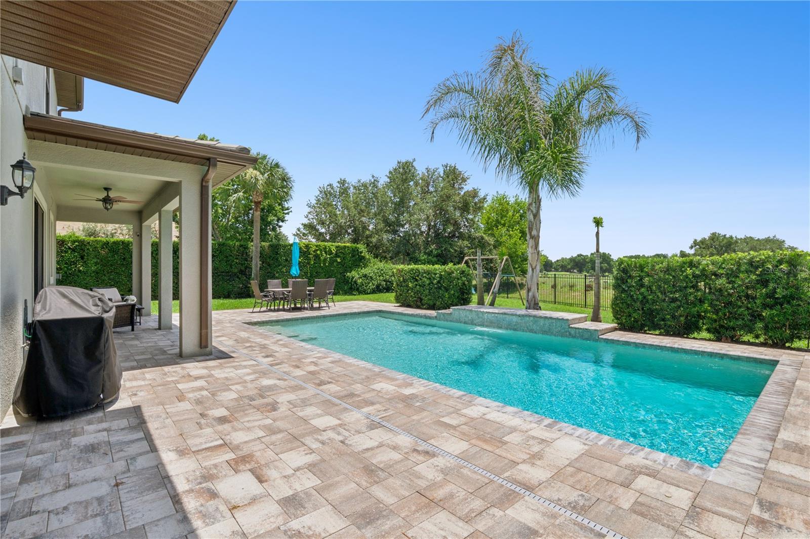 HEATHROW COUNTRY ESTATE HOMES - Residential