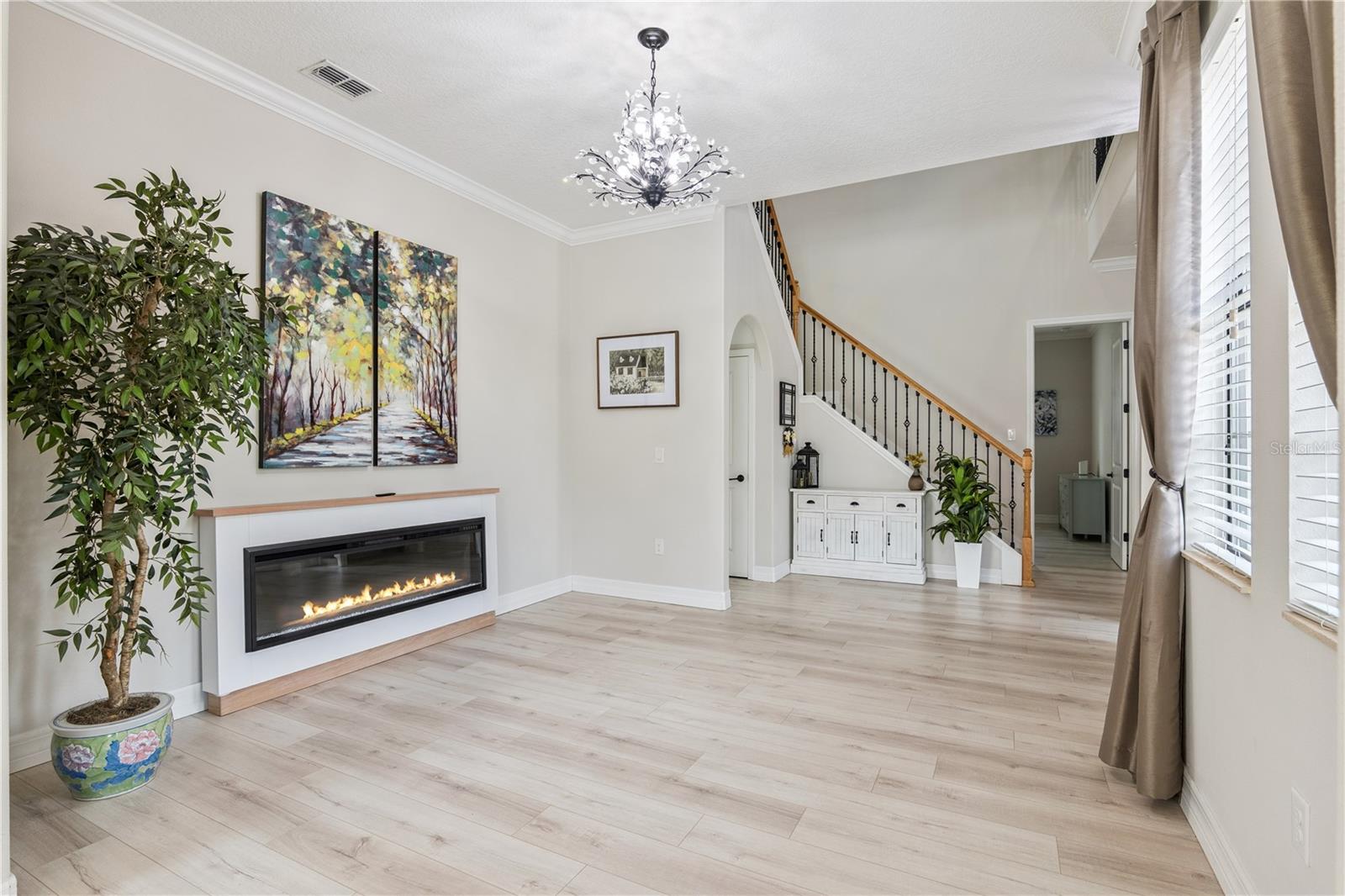 HEATHROW COUNTRY ESTATE HOMES - Residential