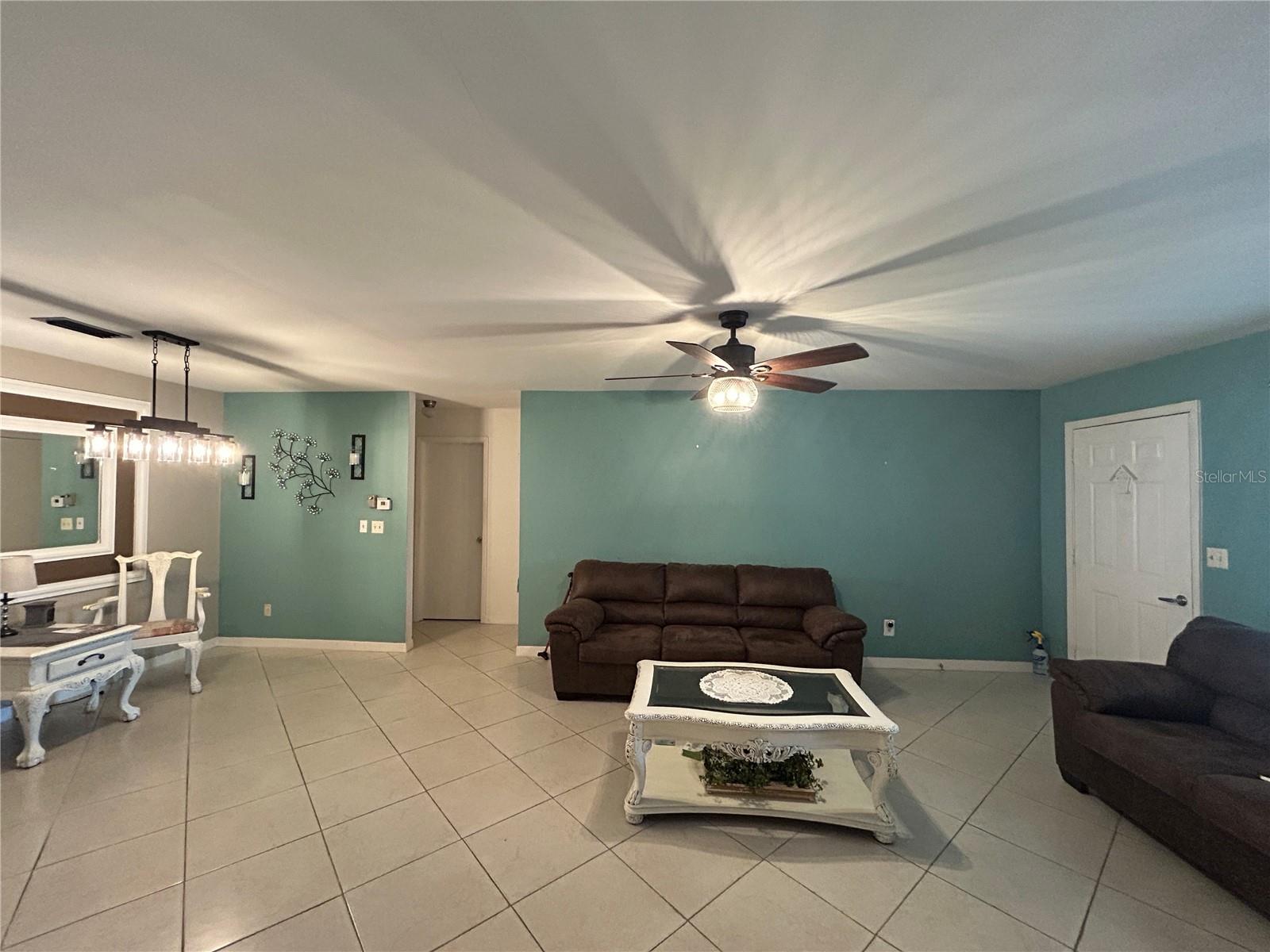 CIRCLE SQUARE WOODS - Residential