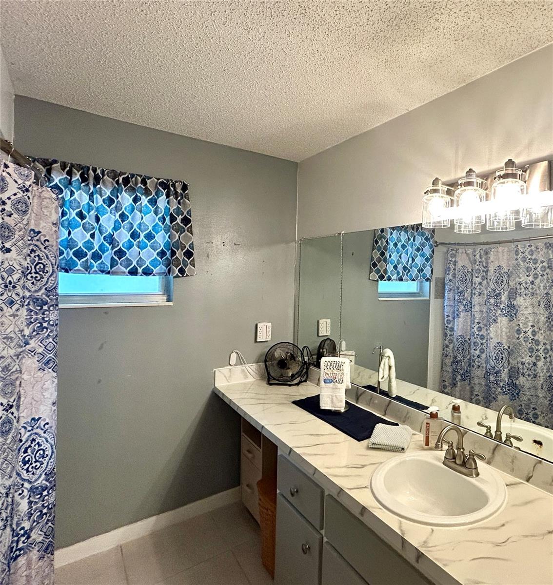 CIRCLE SQUARE WOODS - Residential