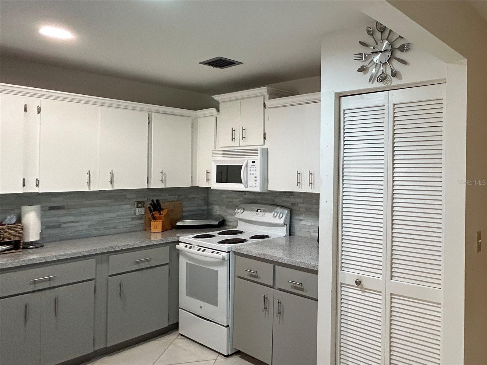 CIRCLE SQUARE WOODS - Residential