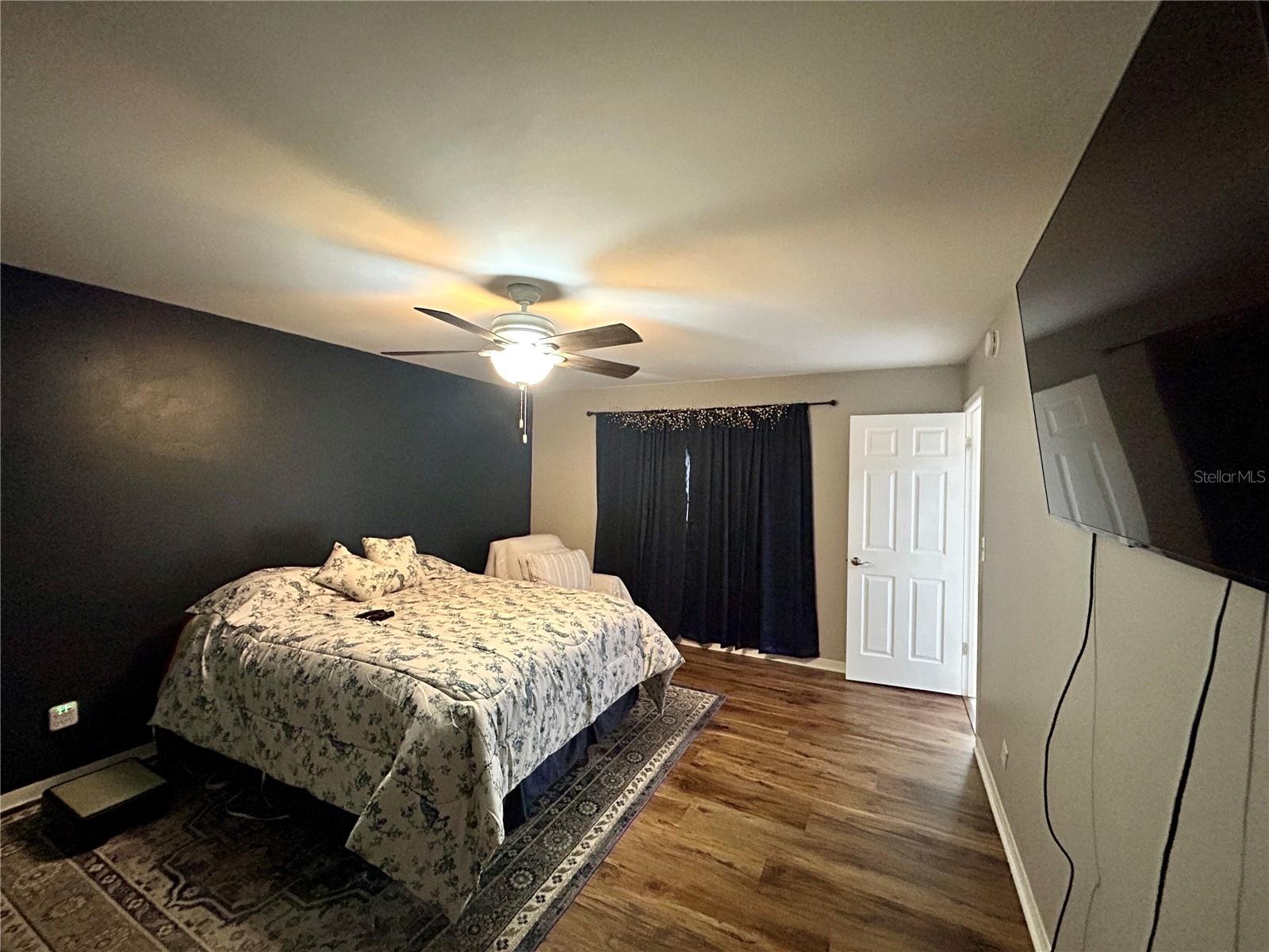 CIRCLE SQUARE WOODS - Residential