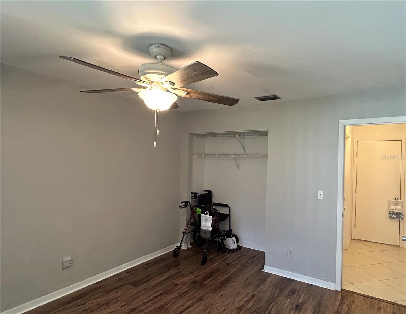 CIRCLE SQUARE WOODS - Residential