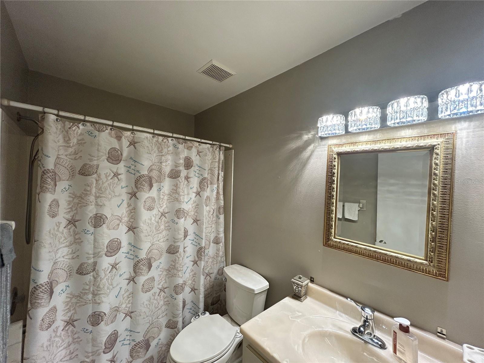 CIRCLE SQUARE WOODS - Residential