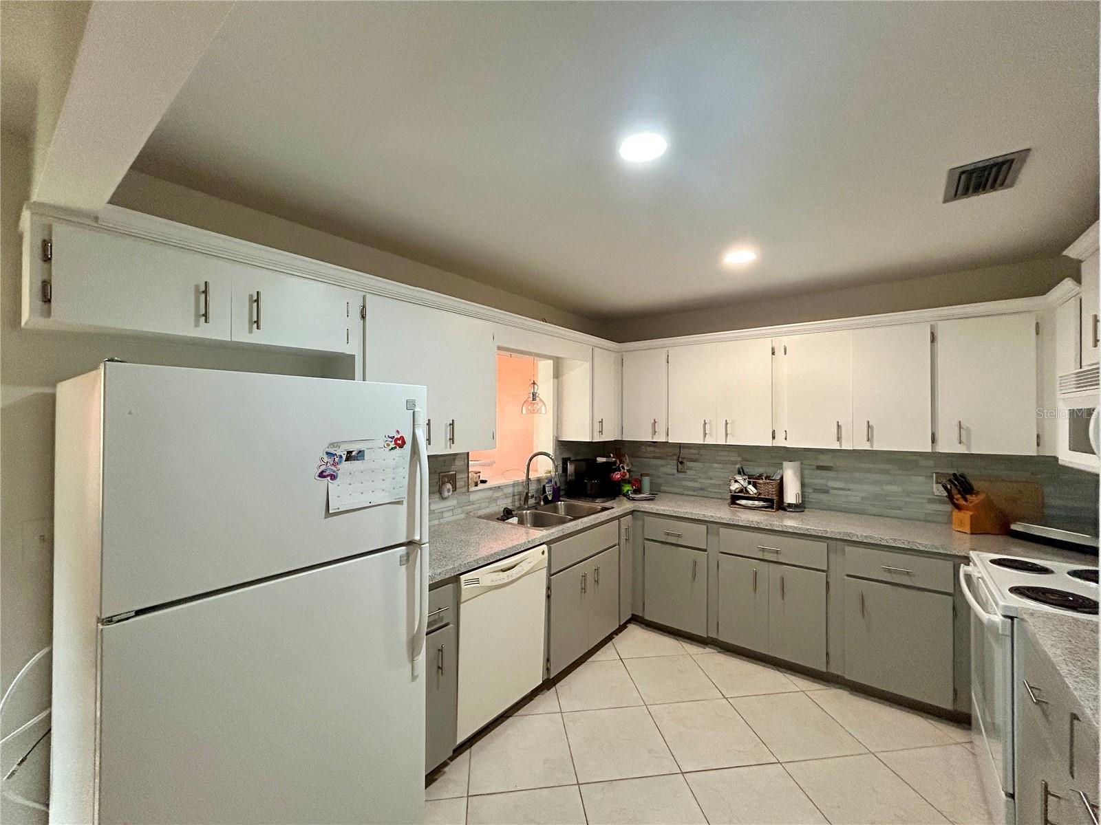 CIRCLE SQUARE WOODS - Residential