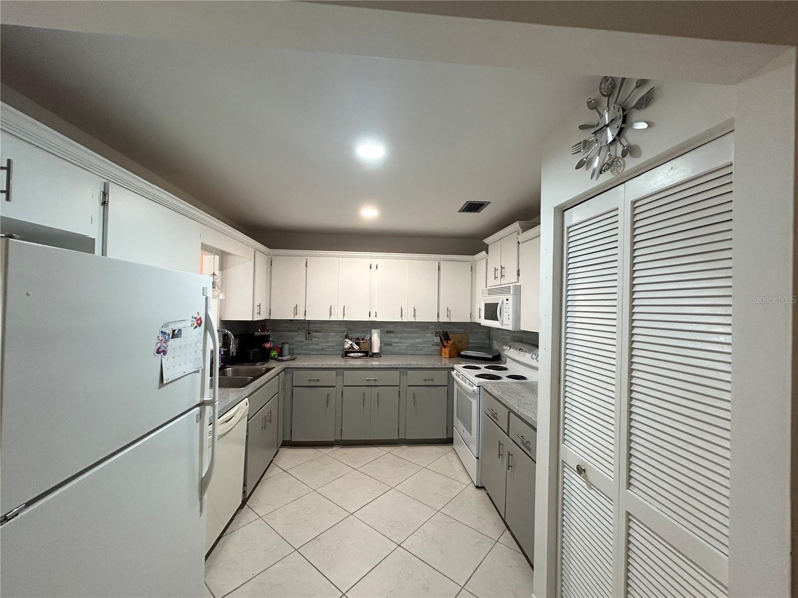 CIRCLE SQUARE WOODS - Residential