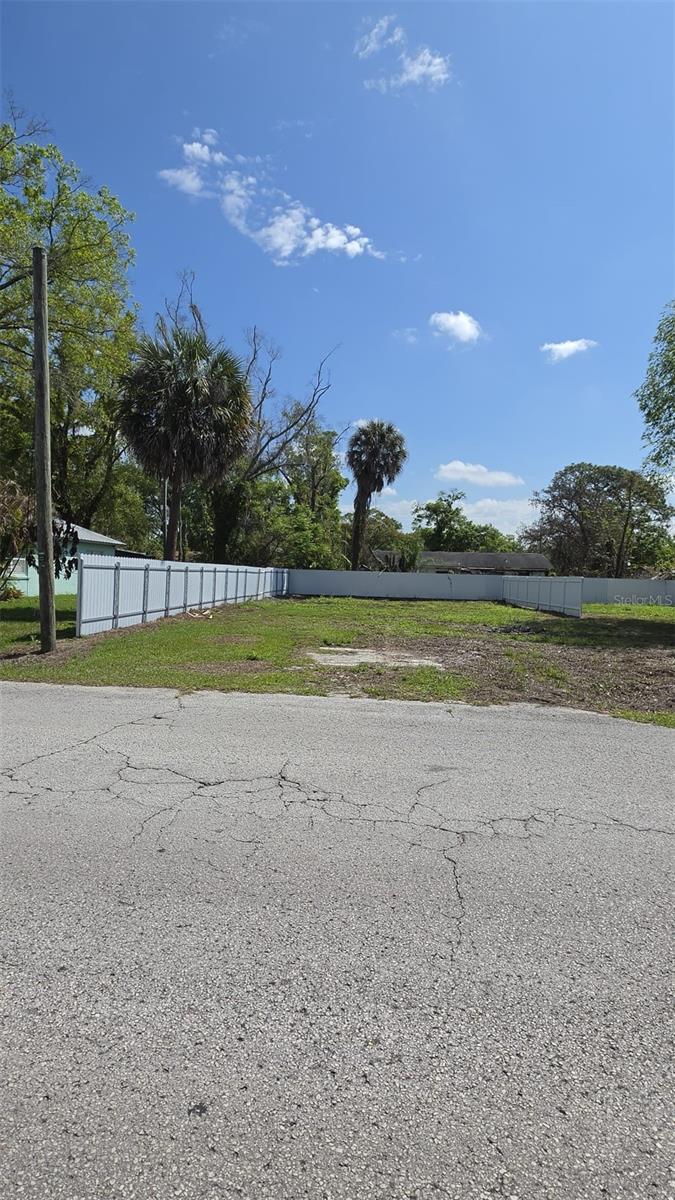 Residential lot subdivided into two parcels in the Tampa Bay area, located near Citrus and Carrollwood area.
Each lot measures approximately 50 x 100 ft and is zoned for single-family residential construction. Excellent opportunity for investors, builders, or buyers looking to develop in a high-growth area with convenient access to major roads, shopping, and services.