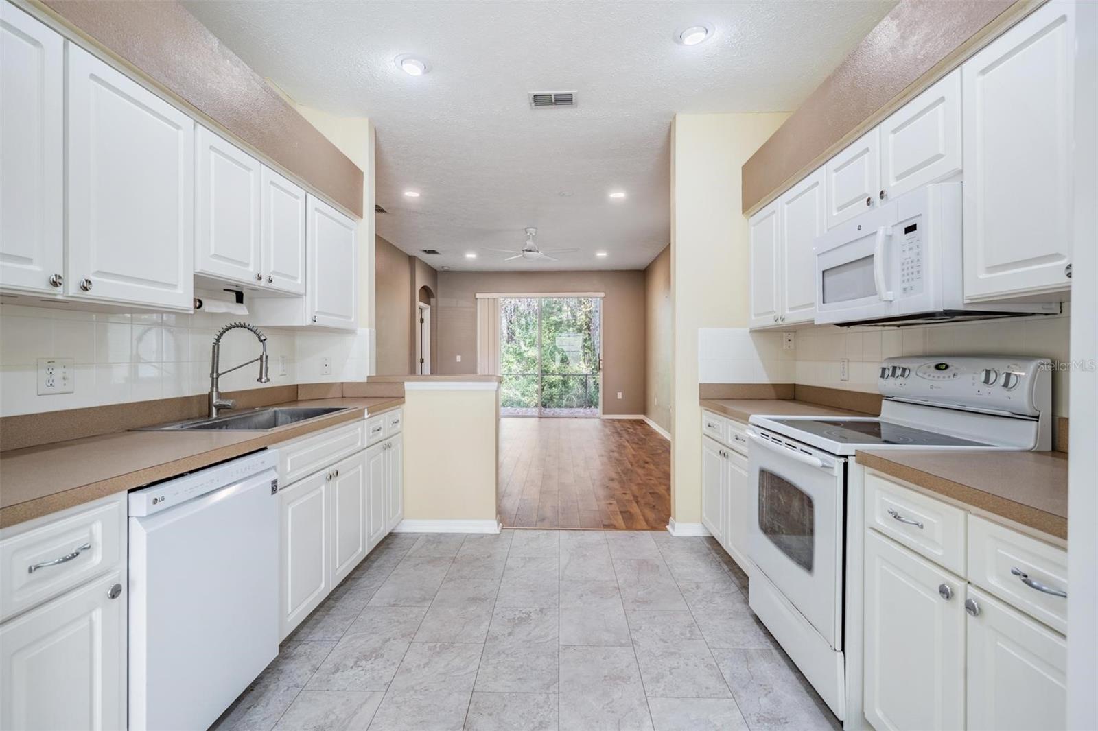WOODLAND VILLAGE AT SHADOW RUN - Residential