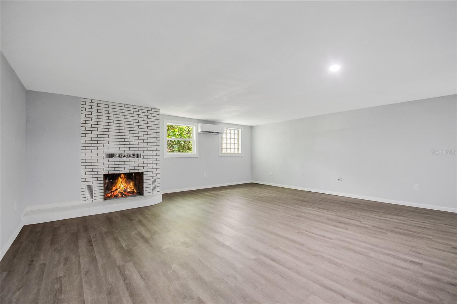 LEESBURG WINFRAME TERRACE - Residential