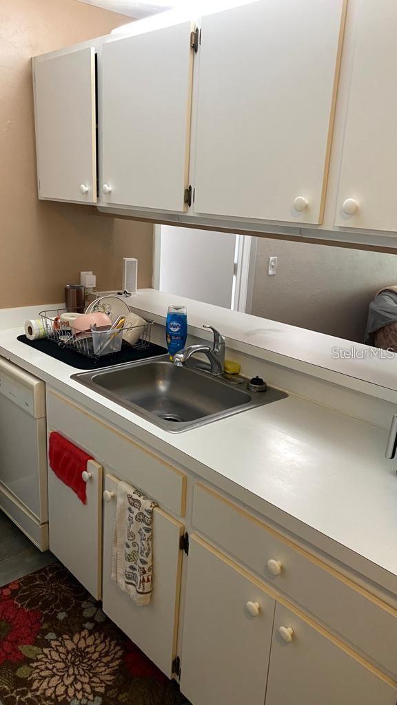 UNIVERSITY TERRACE WEST - Residential Lease