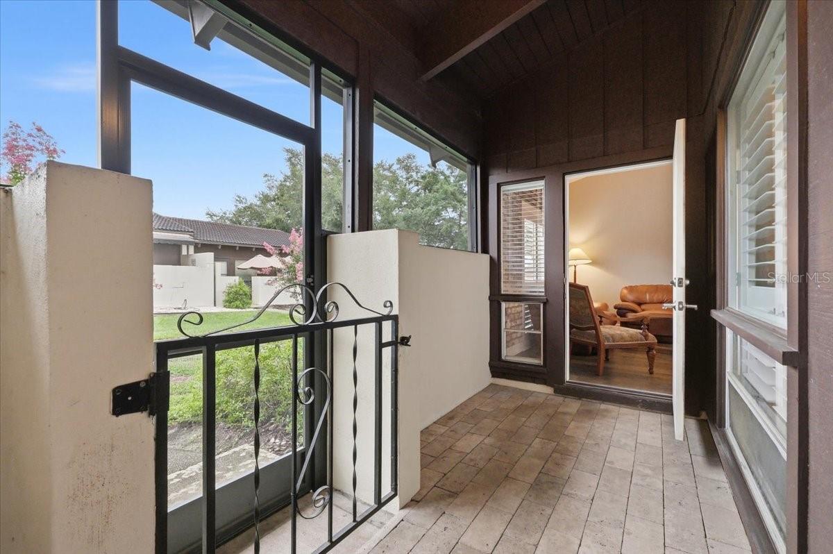 CASA LOMA CONDO - Residential