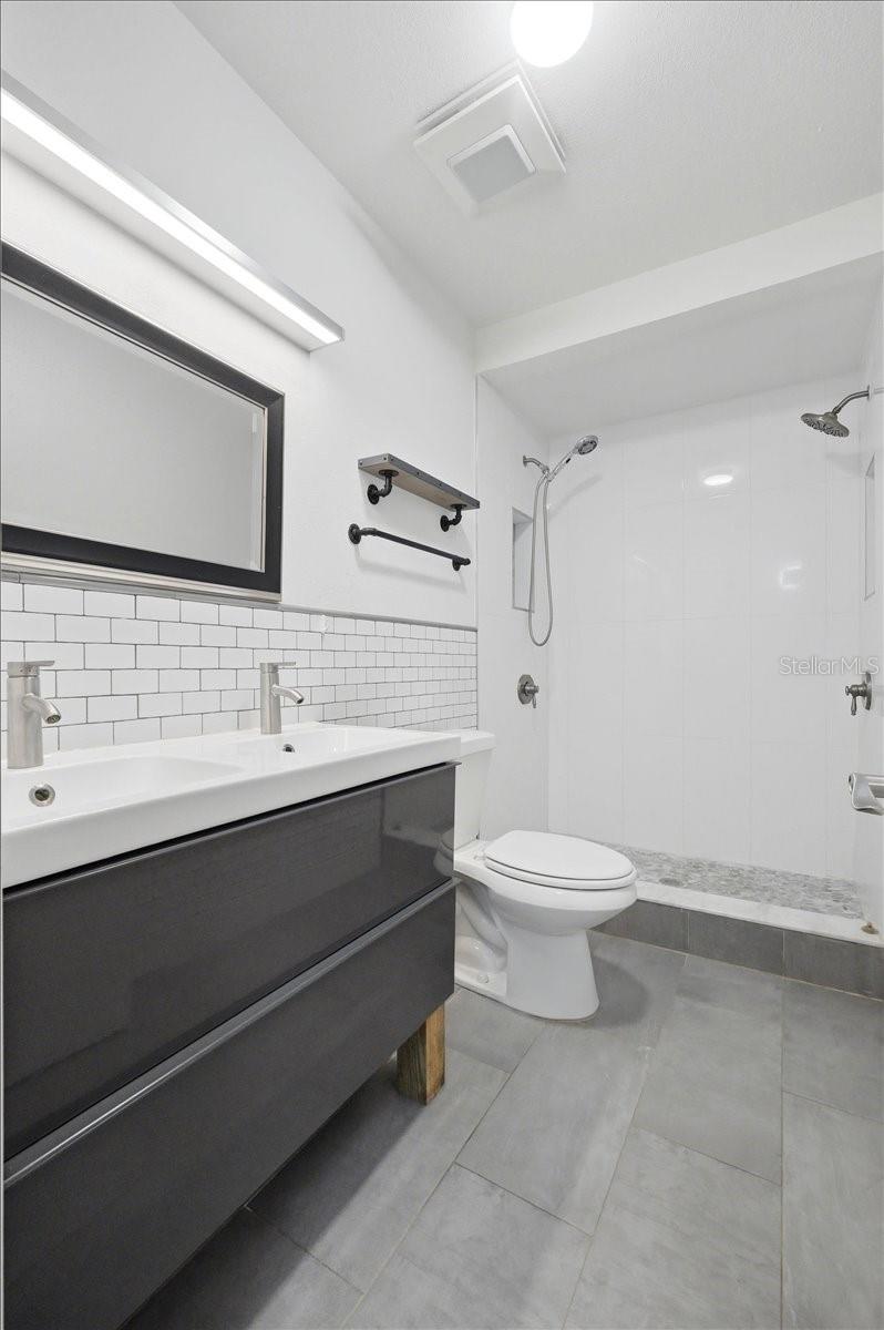 CASA LOMA CONDO - Residential