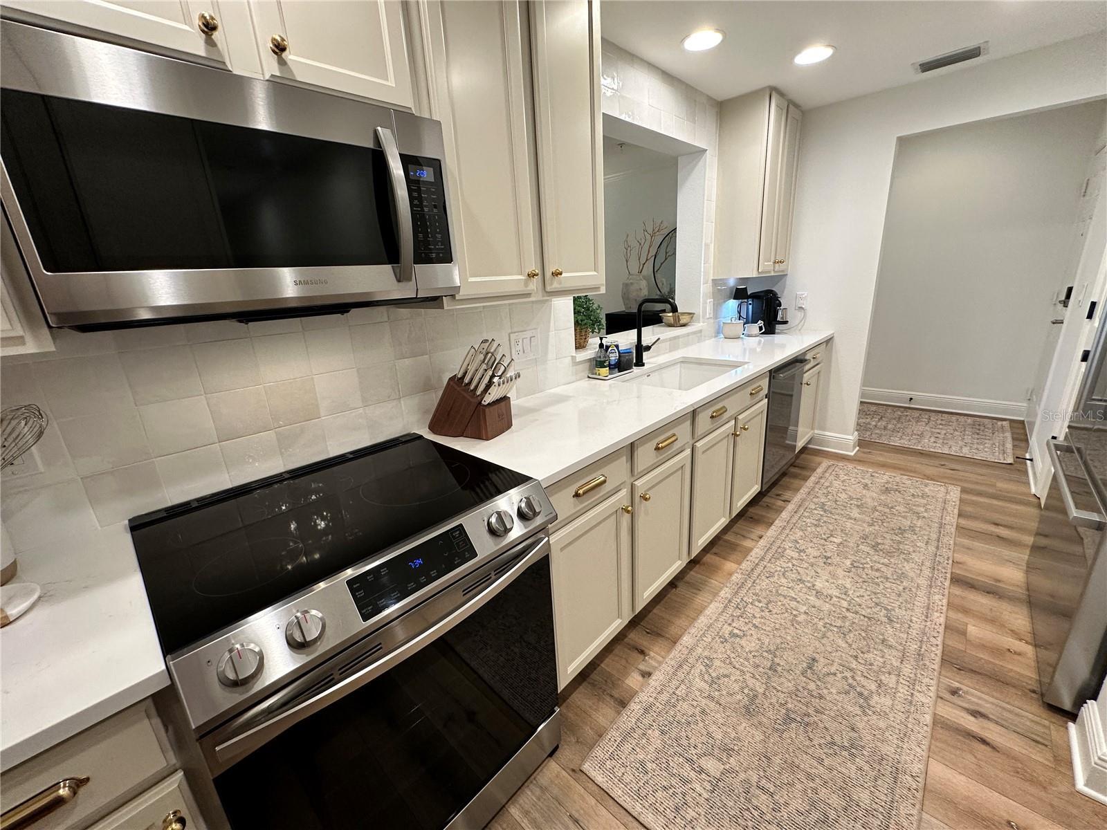 PALMA SOLA TRACE - Residential Lease