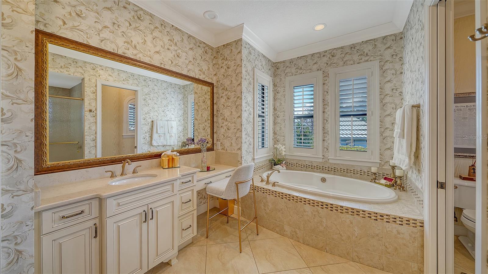 COUNTRY CLUB SHORES - Residential