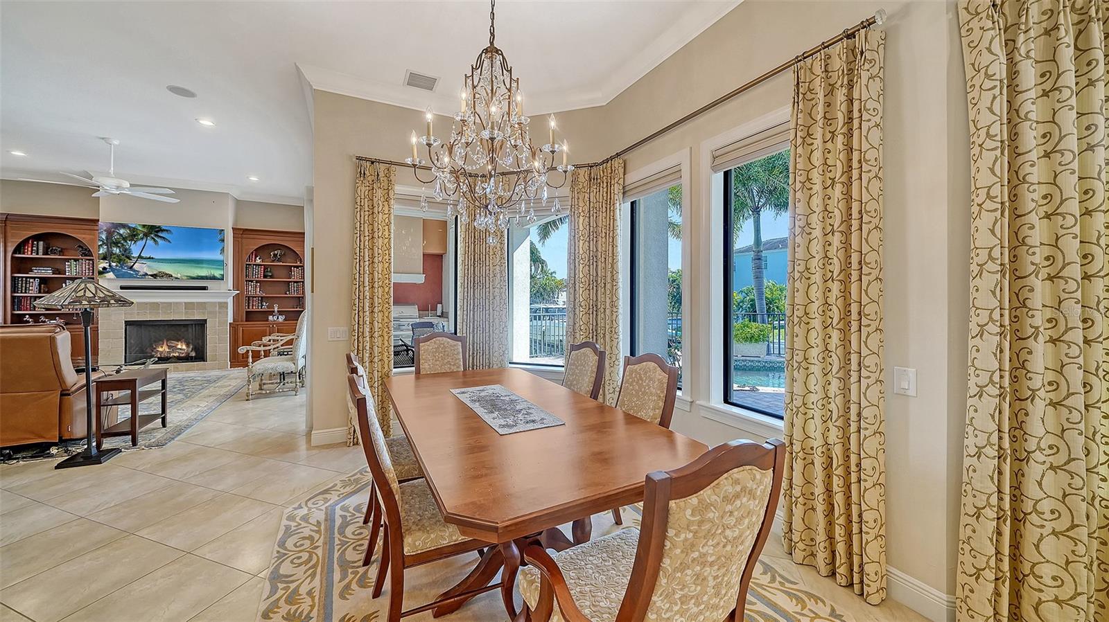 COUNTRY CLUB SHORES - Residential