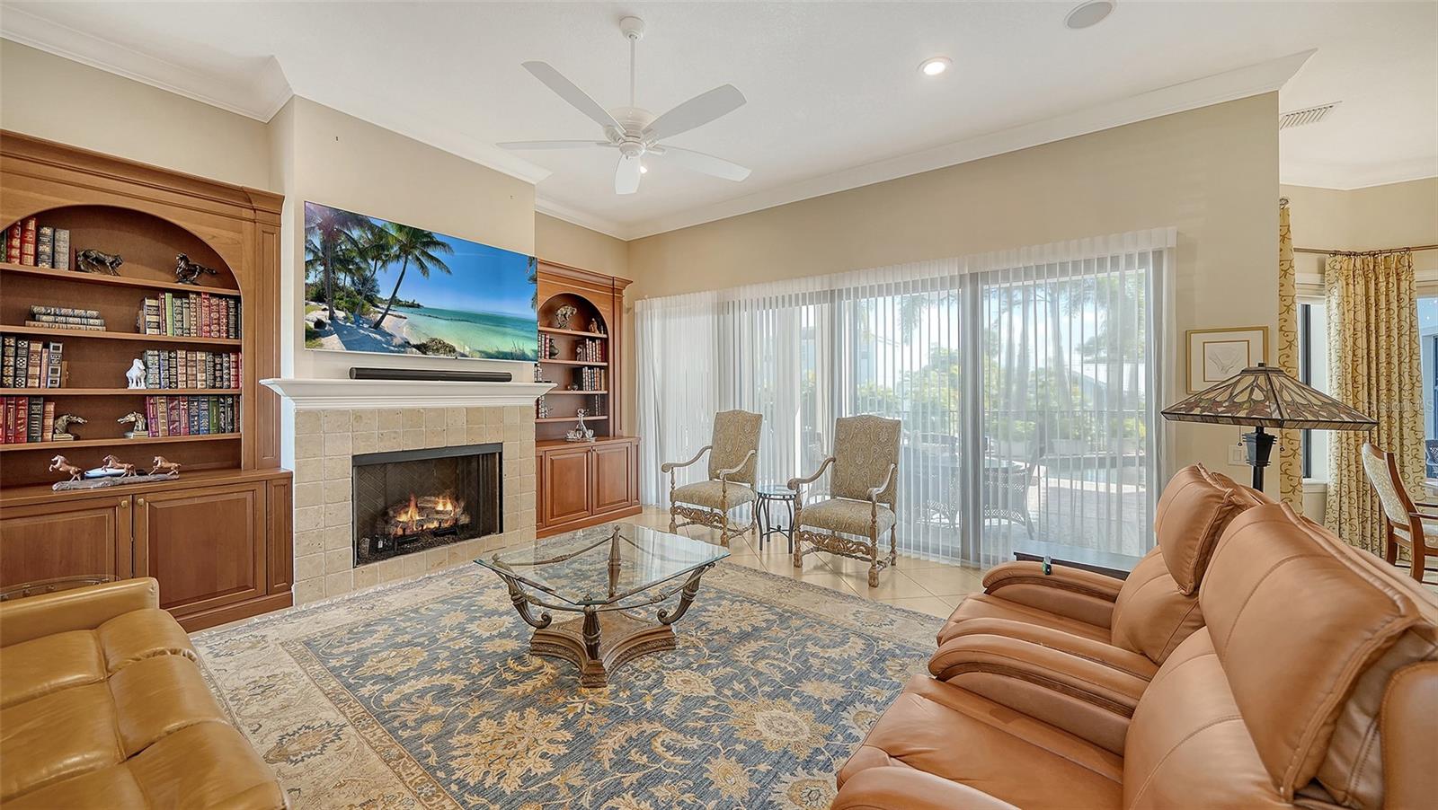 COUNTRY CLUB SHORES - Residential