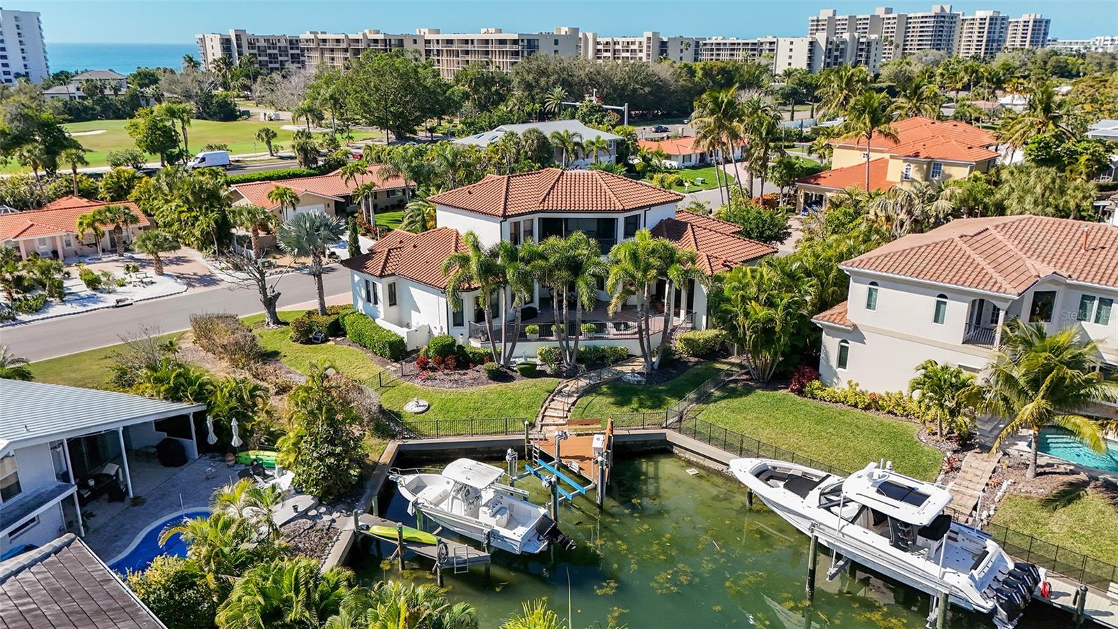 COUNTRY CLUB SHORES - Residential