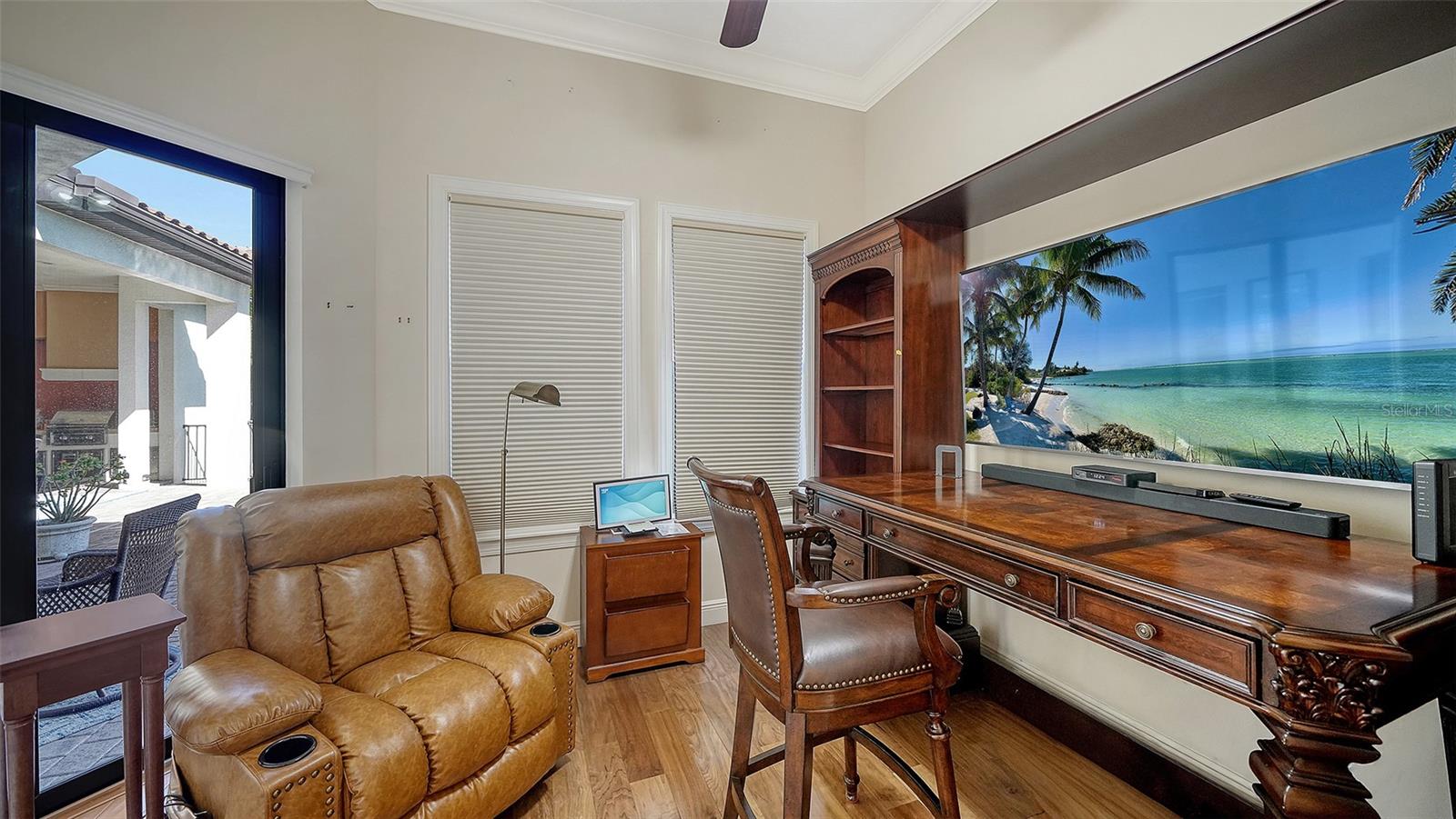COUNTRY CLUB SHORES - Residential