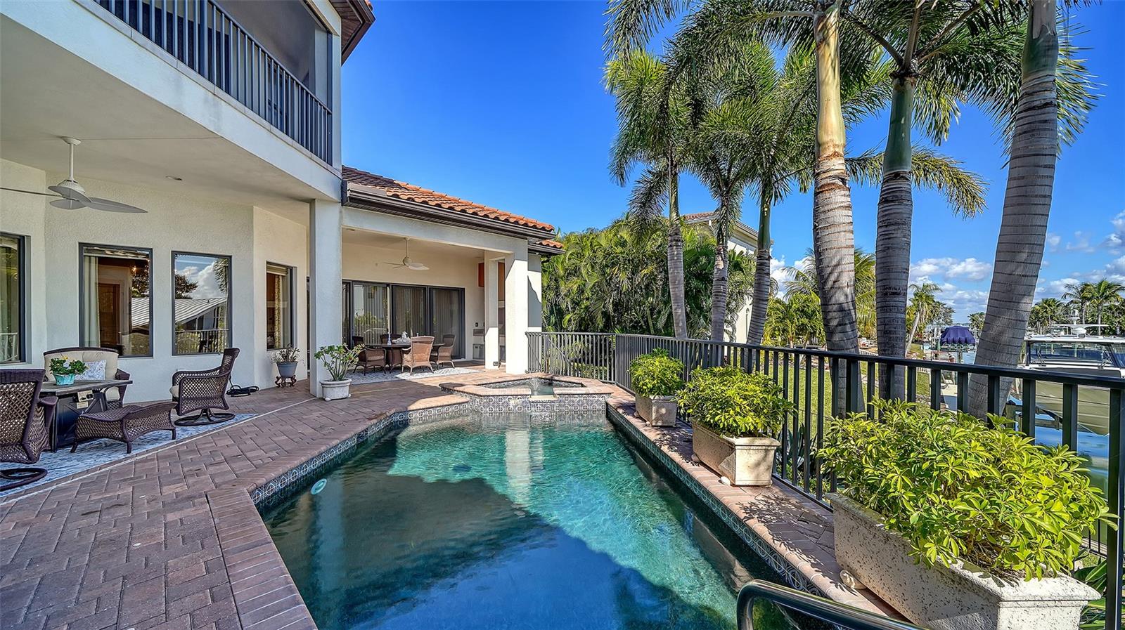 COUNTRY CLUB SHORES - Residential