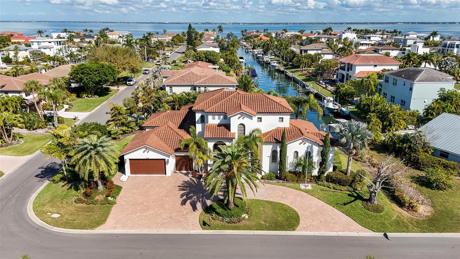 COUNTRY CLUB SHORES - Residential