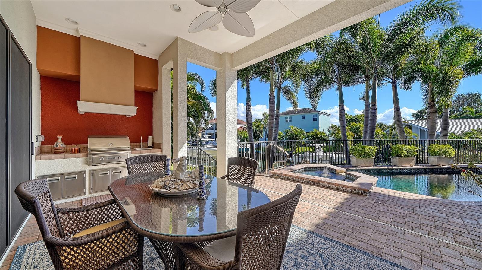 COUNTRY CLUB SHORES - Residential