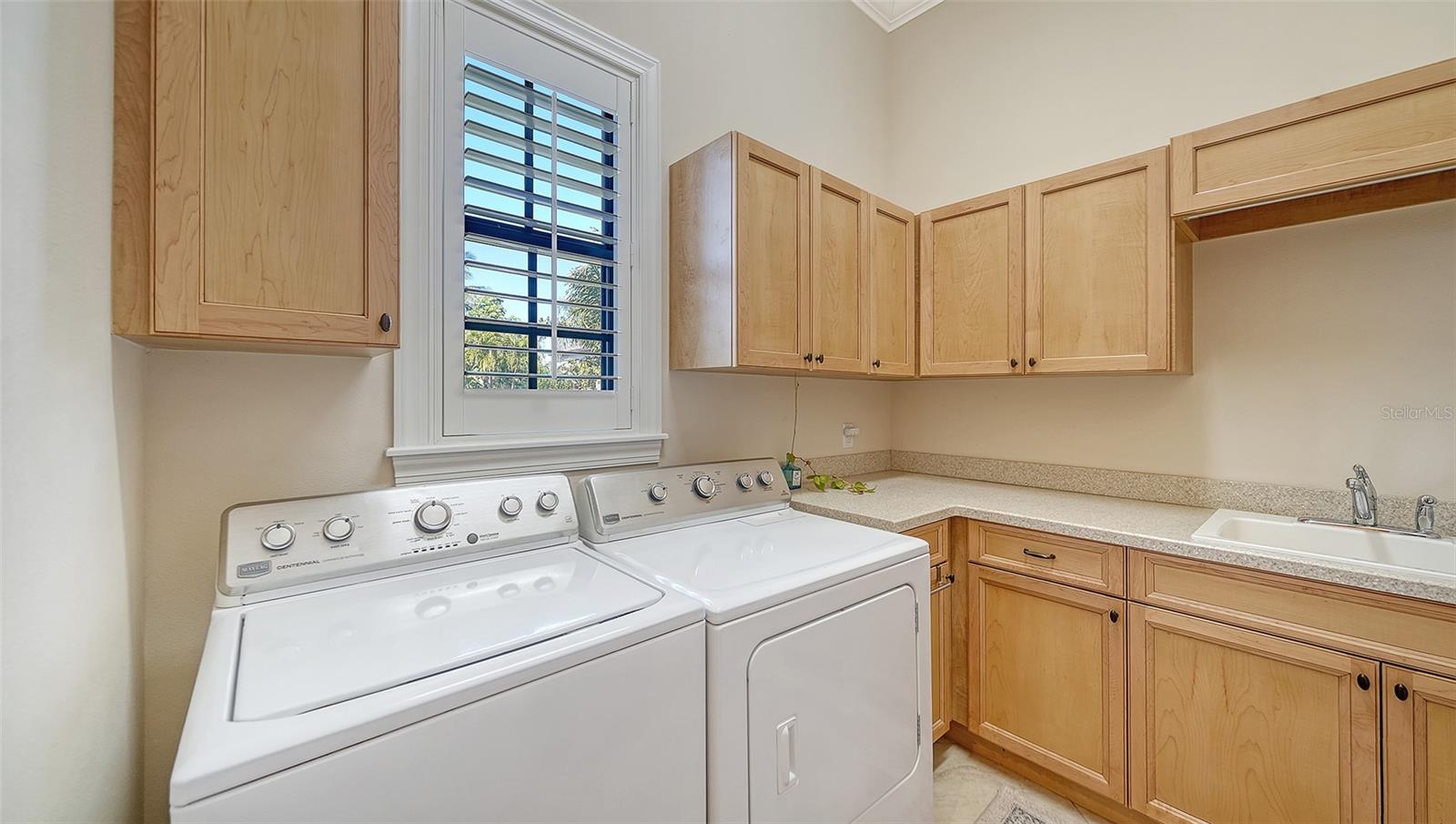 COUNTRY CLUB SHORES - Residential