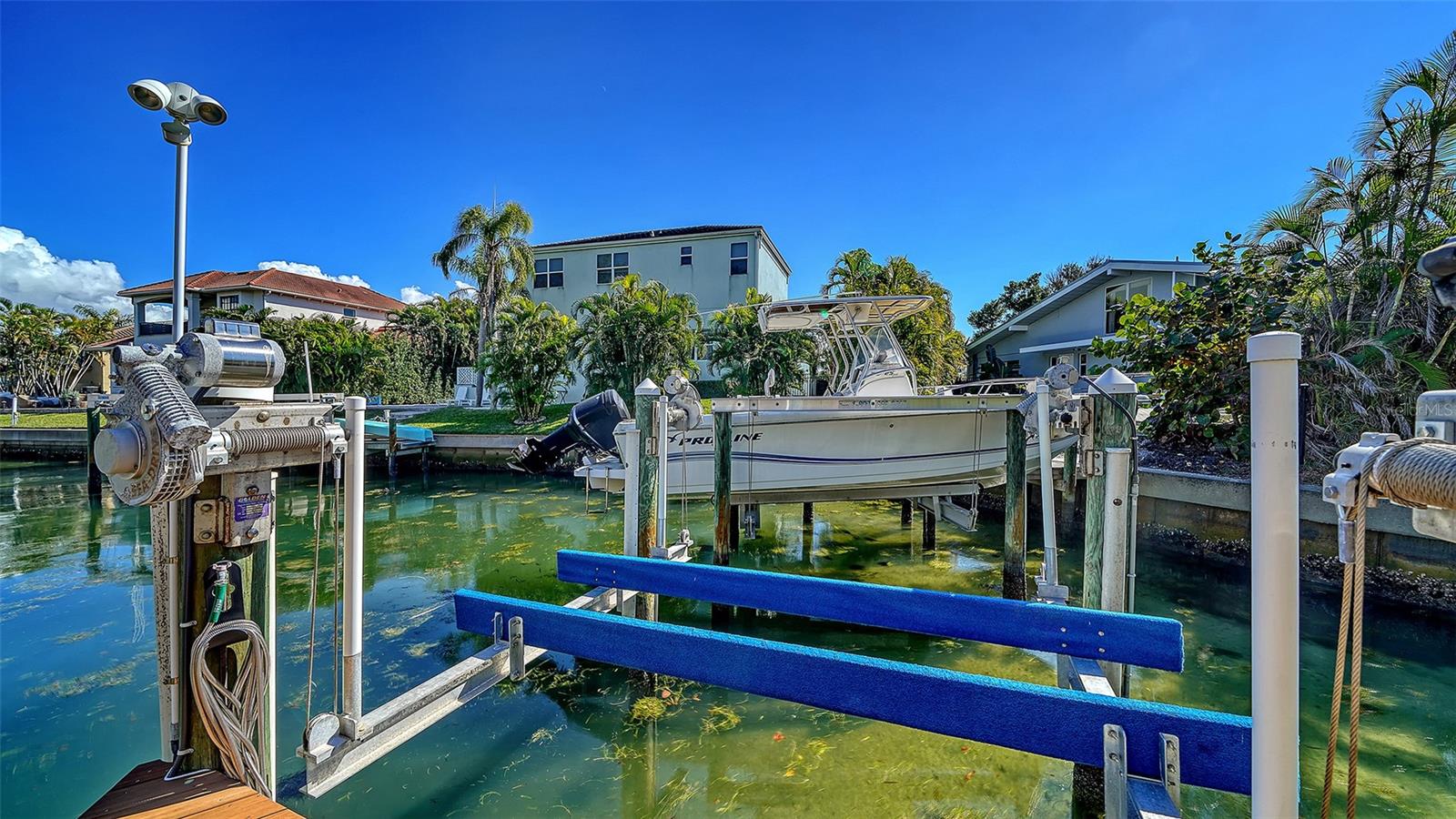 COUNTRY CLUB SHORES - Residential