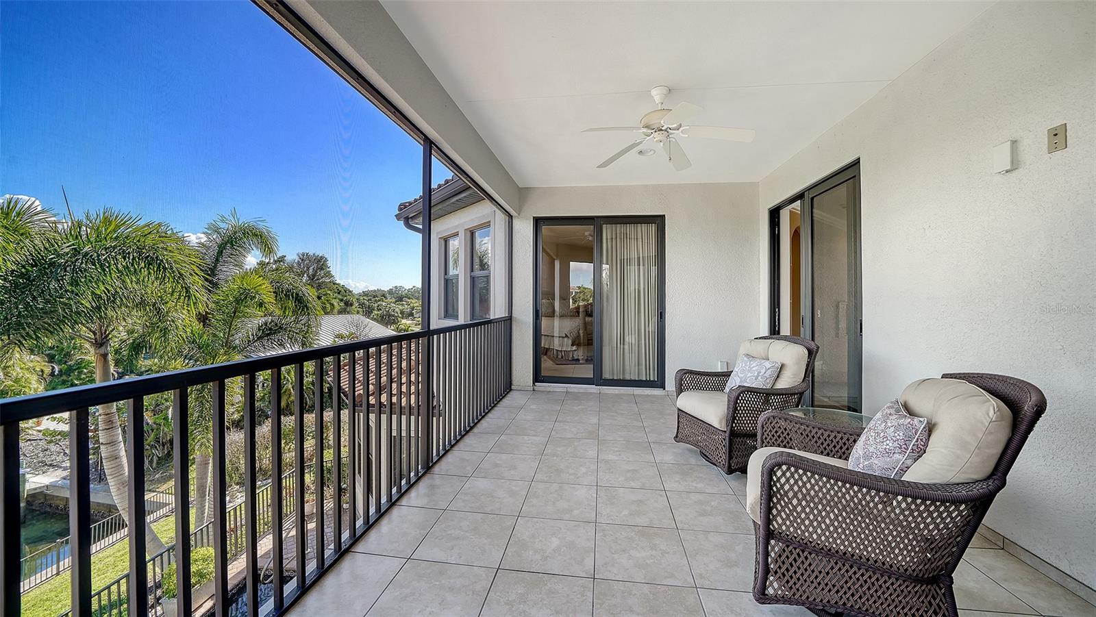 COUNTRY CLUB SHORES - Residential