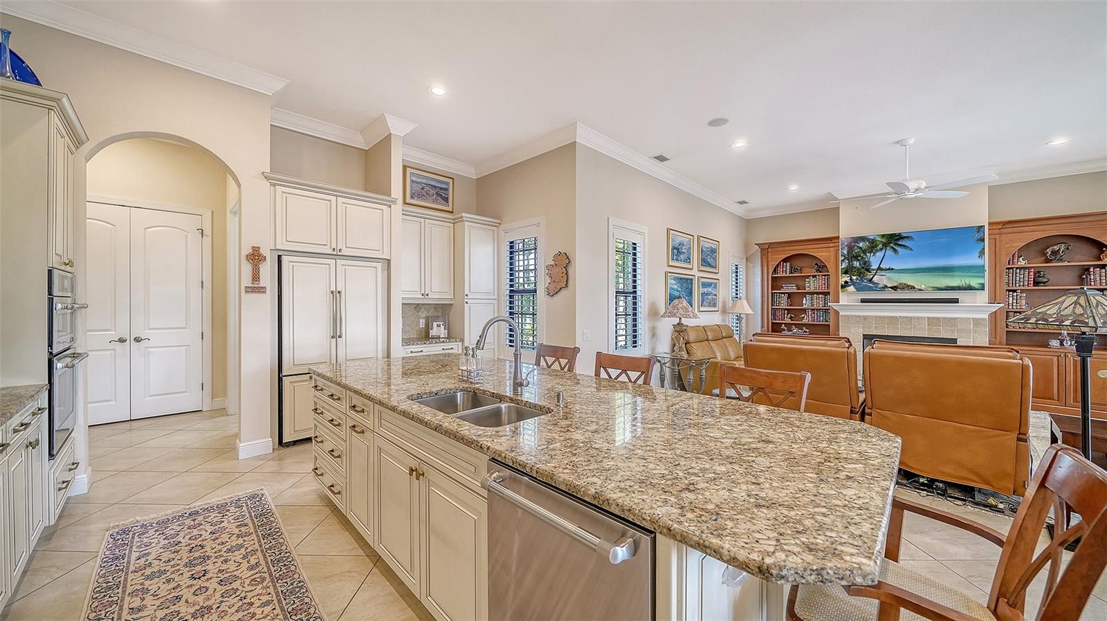 COUNTRY CLUB SHORES - Residential