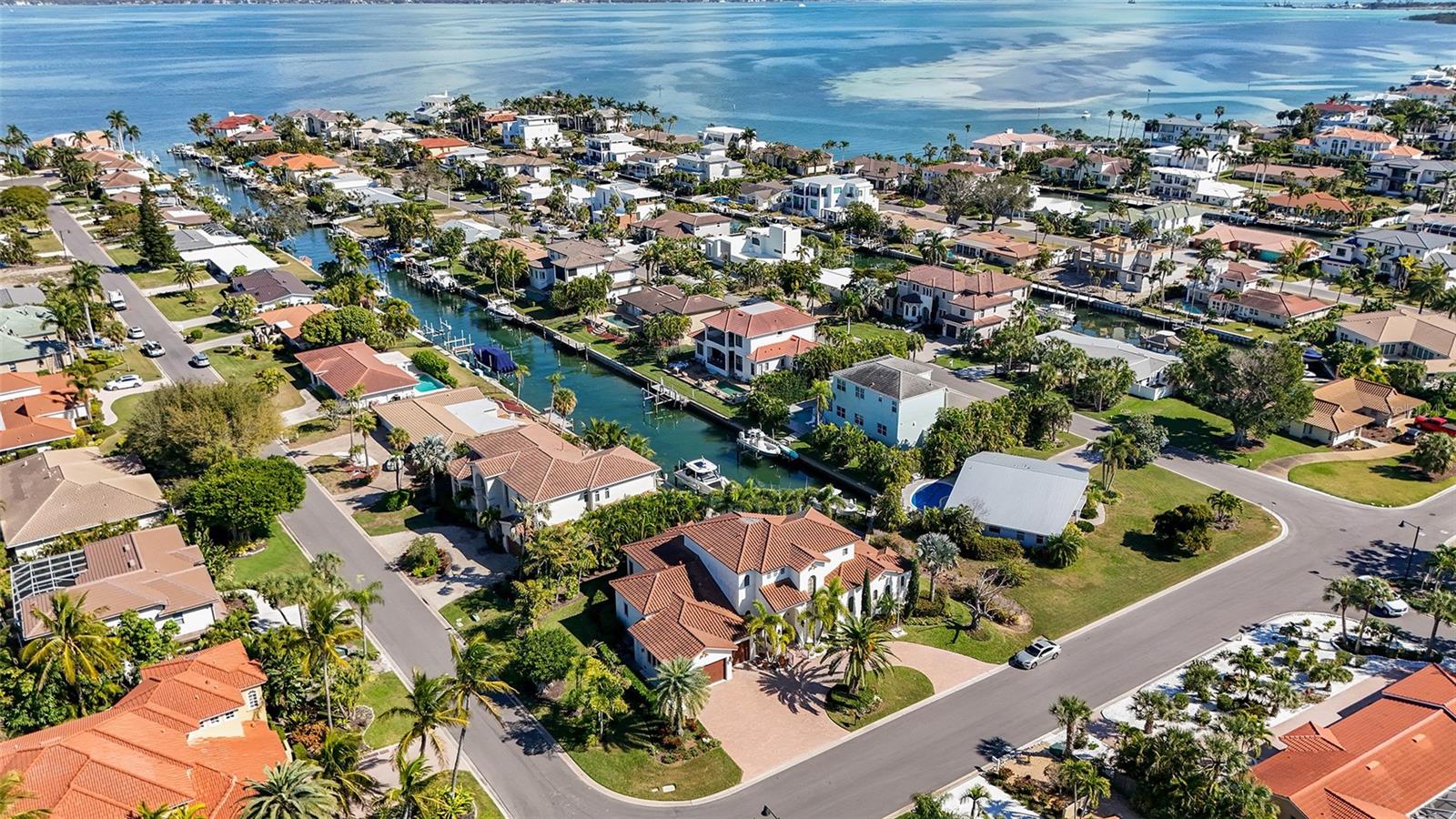 COUNTRY CLUB SHORES - Residential