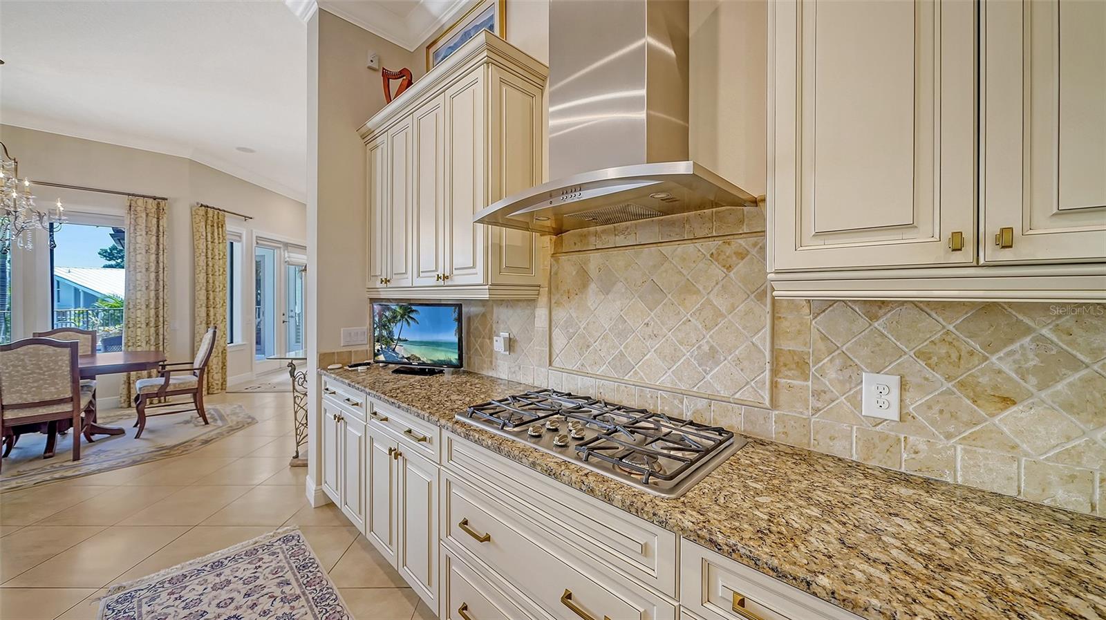 COUNTRY CLUB SHORES - Residential
