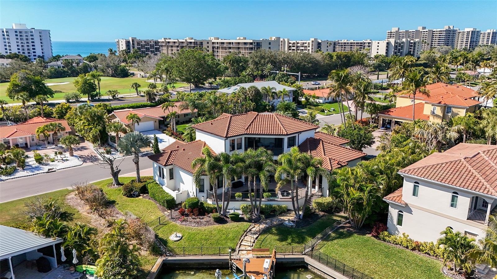 COUNTRY CLUB SHORES - Residential