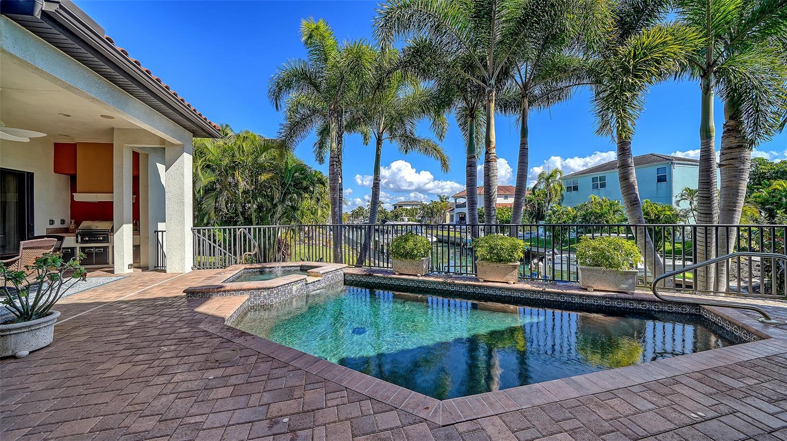 COUNTRY CLUB SHORES - Residential